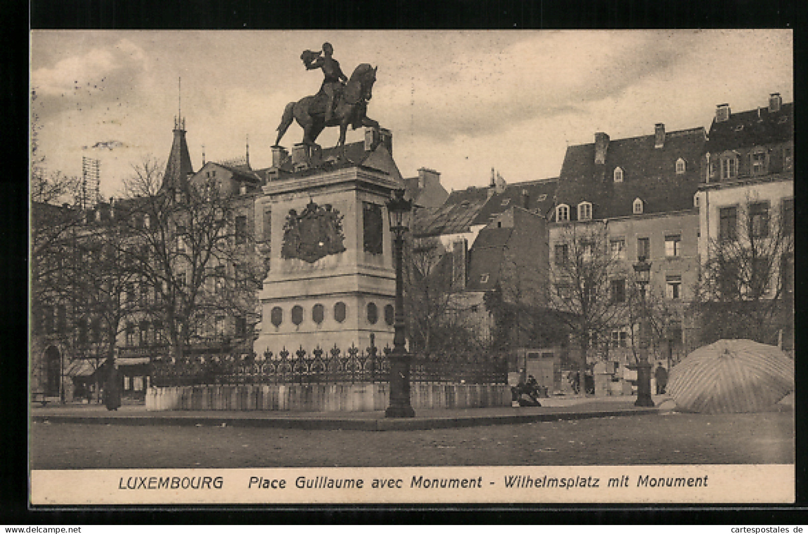 AK Luxembourg, Place Guillaume Avec Monument  - Altri & Non Classificati