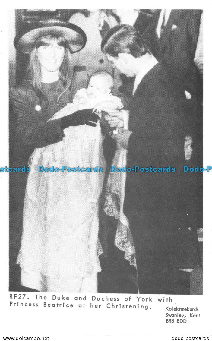 R091462 The Duke And Duchess Of York With Princess Beatrice At Her Christening. - World