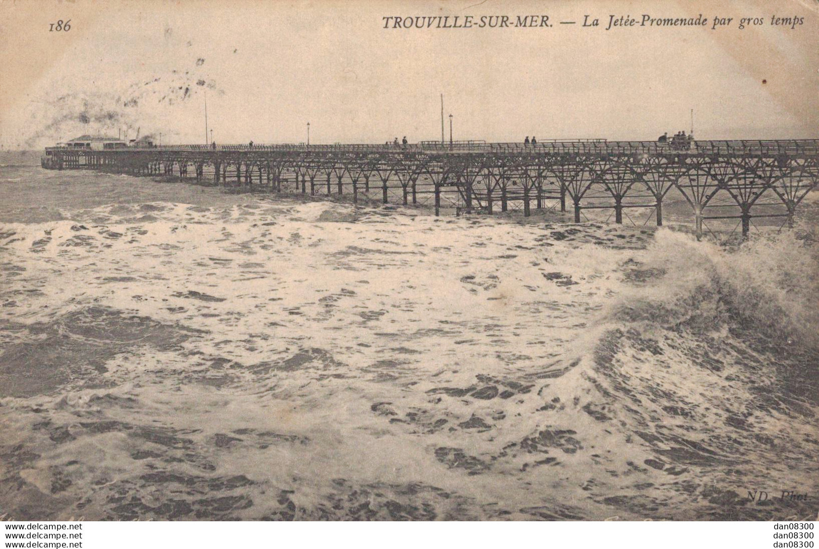 14 TROUVILLE SUR MER LA JETEE PROMENADE PAR GROS TEMPS - Trouville