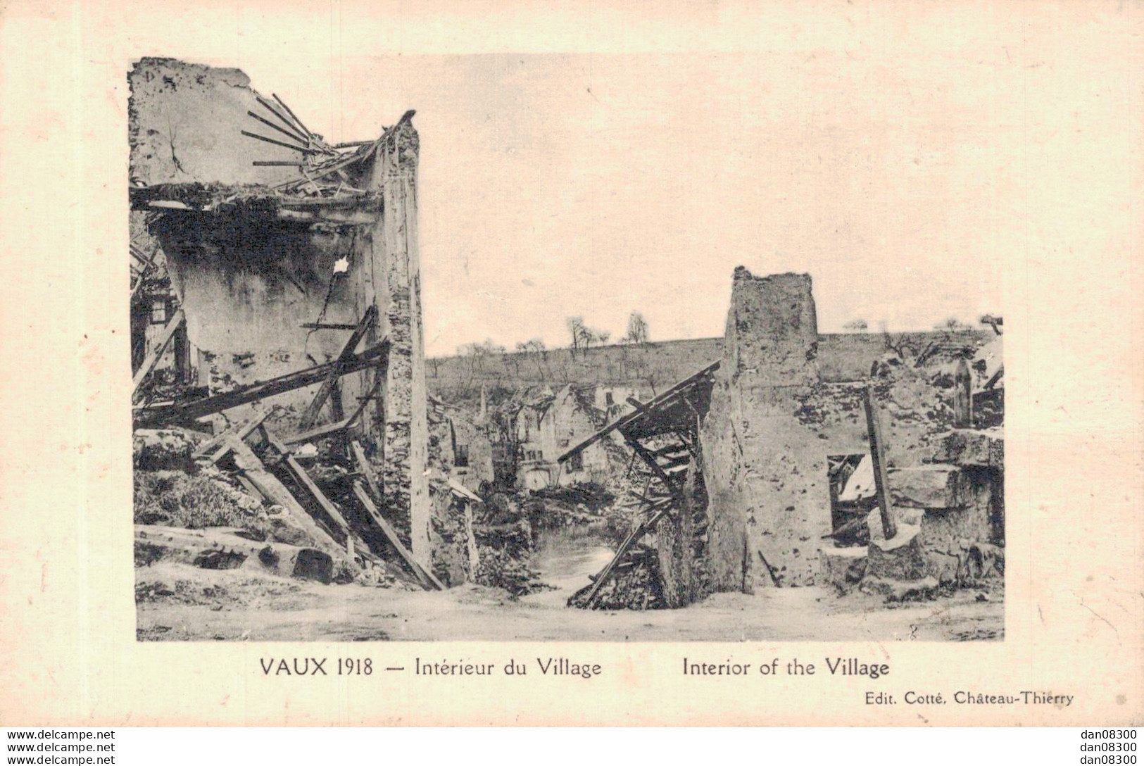 02 VAUX 1918 INTERIEUR DU VILLAGE - Oorlog 1914-18