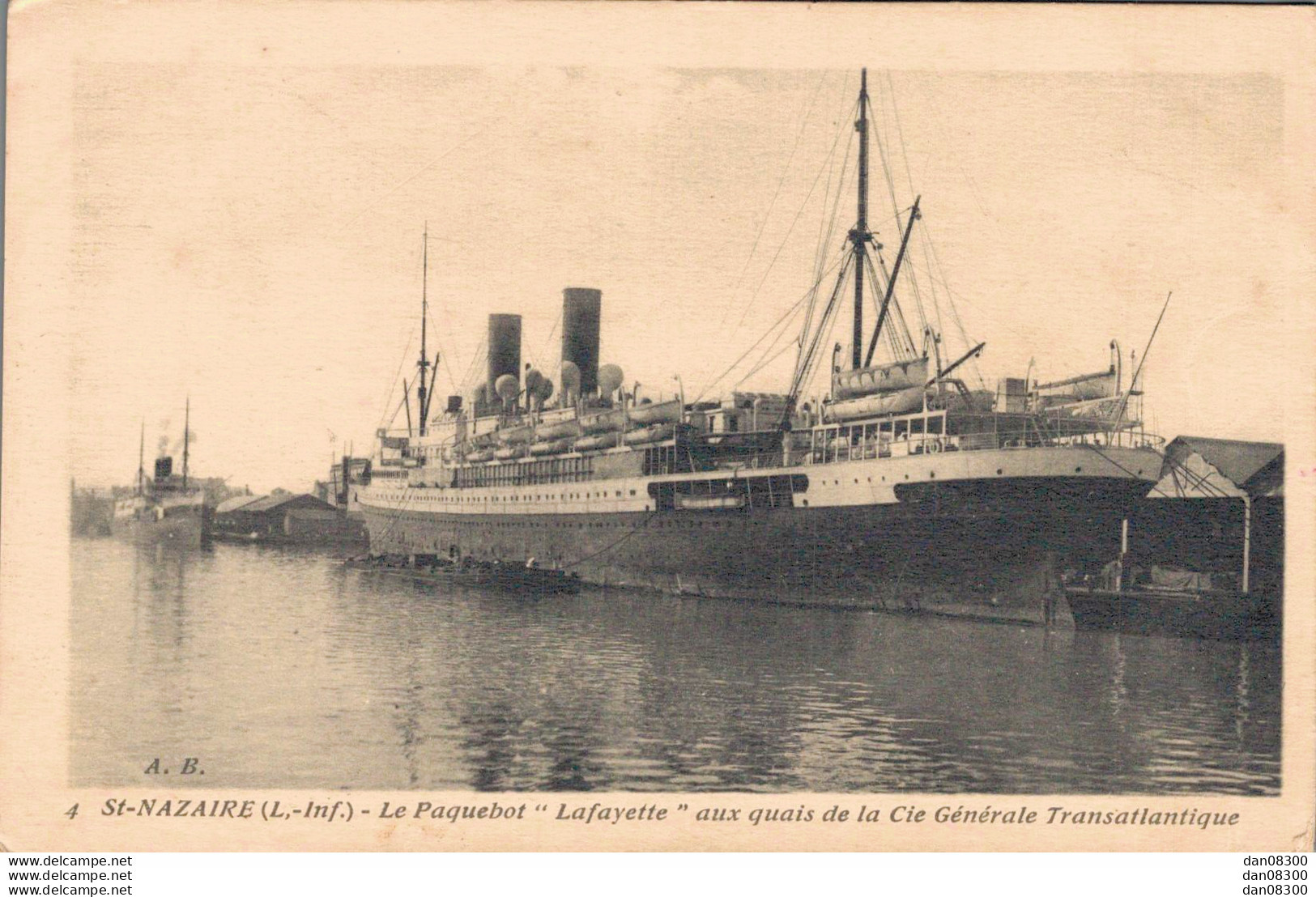 44 SAINT NAZAIRE LE PAQUEBOT LAFAYETTE AUX QUAIS DE LA CIE GENERALE TRANSATLANTIQUE - Steamers