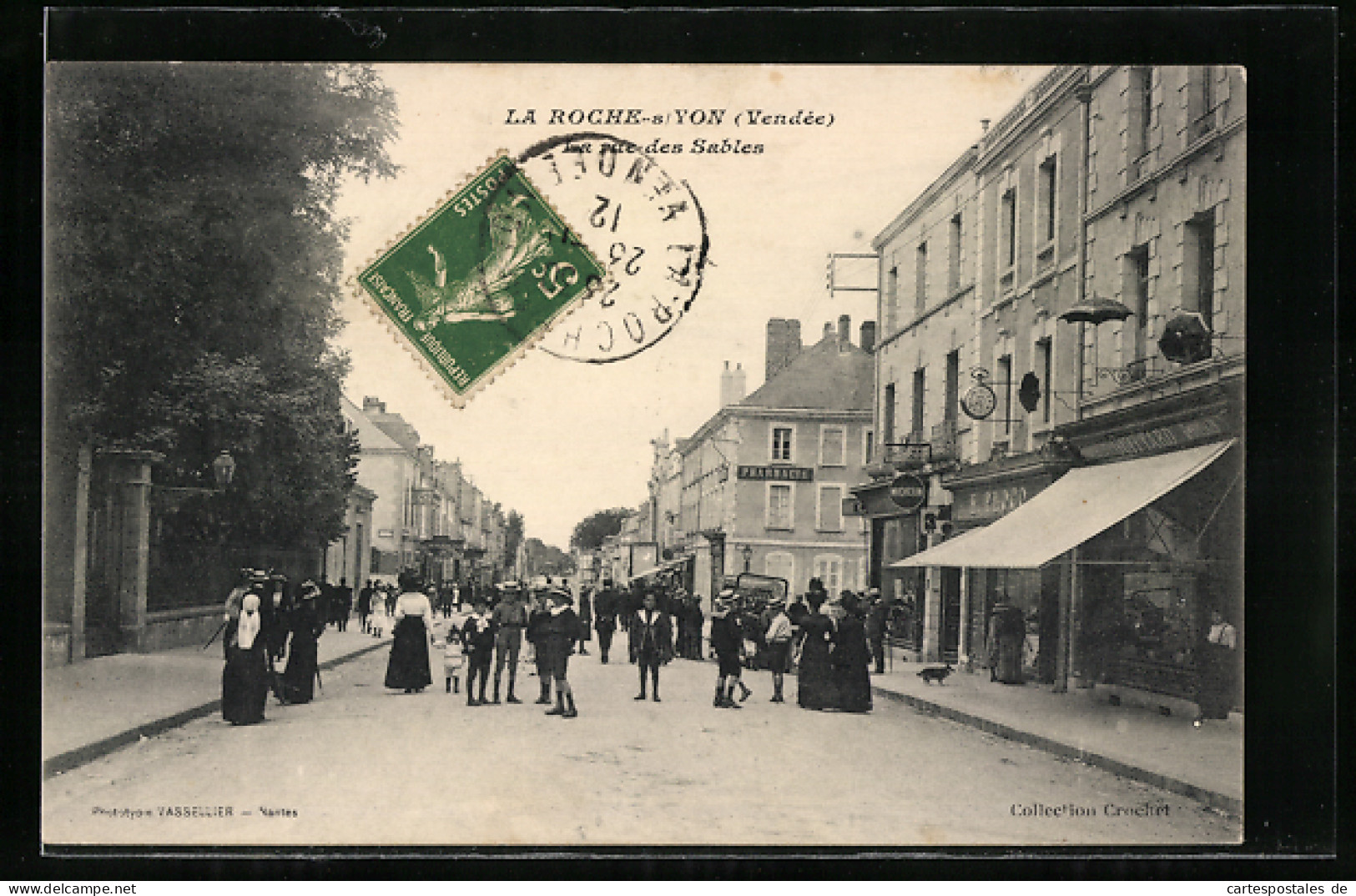 CPA La Roche-sur-Yon, La Rue Des Sables, Pharmacie  - La Roche Sur Yon