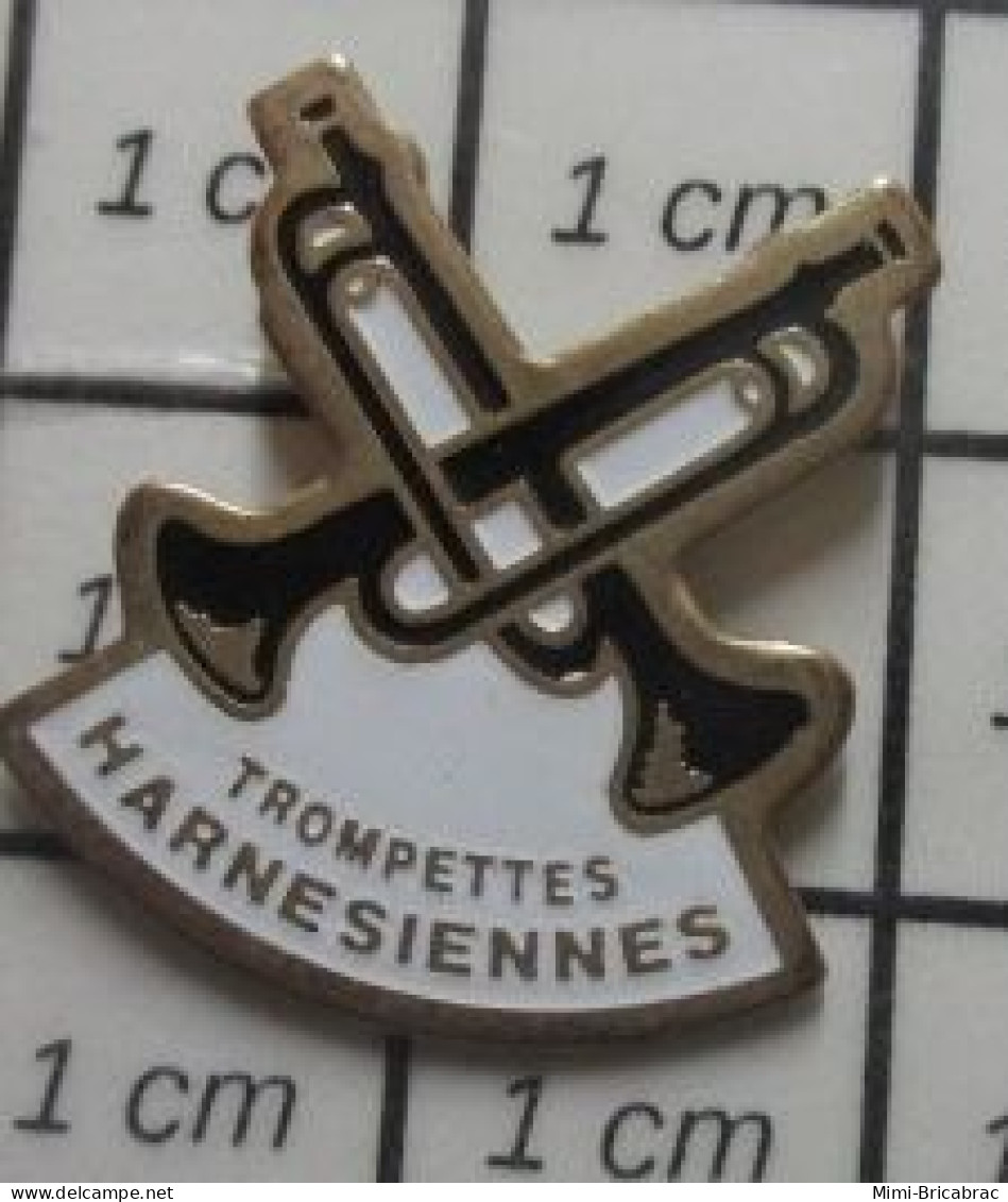 1818c Pin's Pins / Beau Et Rare / MUSIQUE / TROMPETTES HARNESIENNES HARNES ORCHESTRE FANFARE - Musique