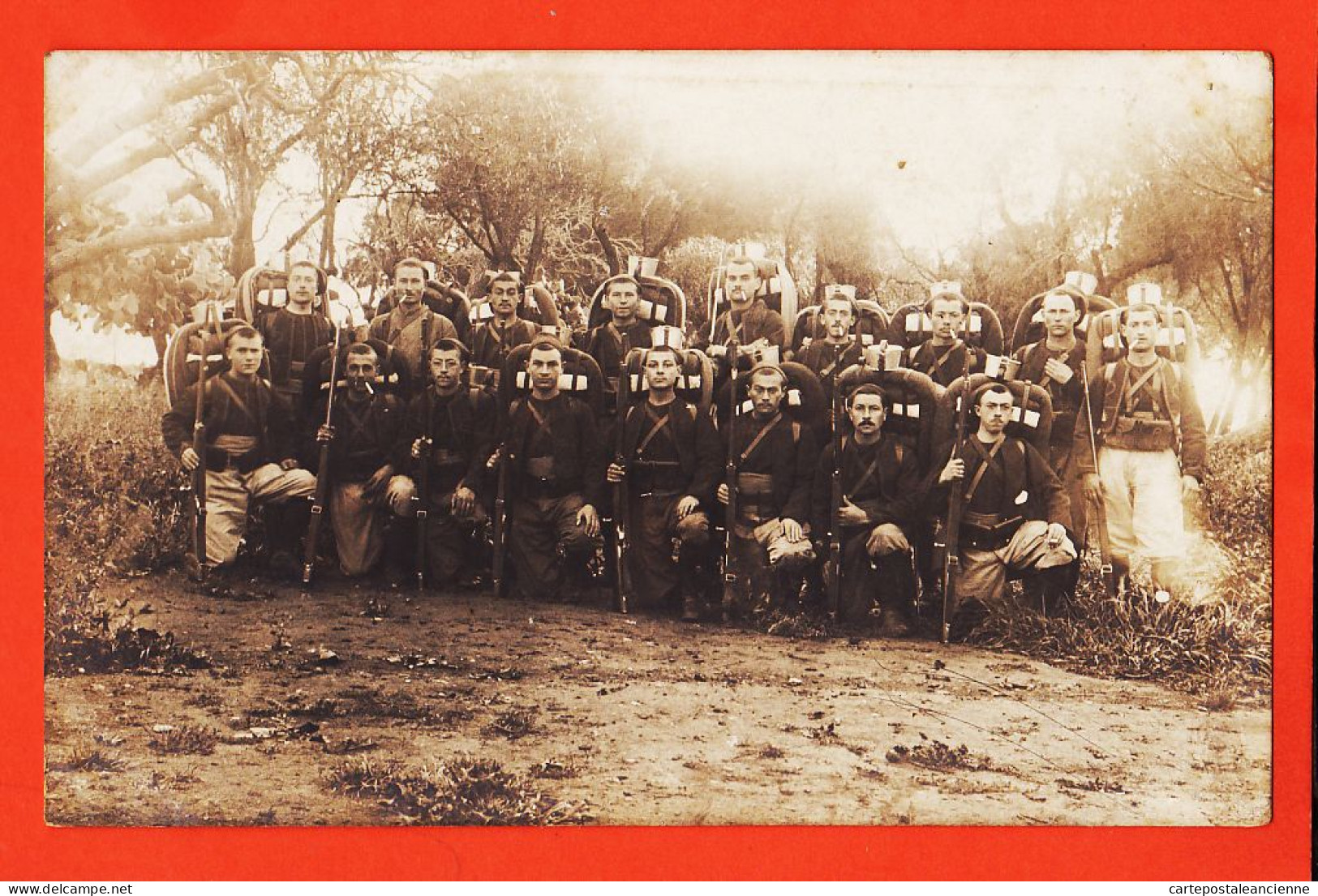 31490 / Carte Photo Groupe De Soldats Zouaves ? Equipement Complet De Combat Fusil Barda Sac à Dos Guerre 1914-18 - Reggimenti