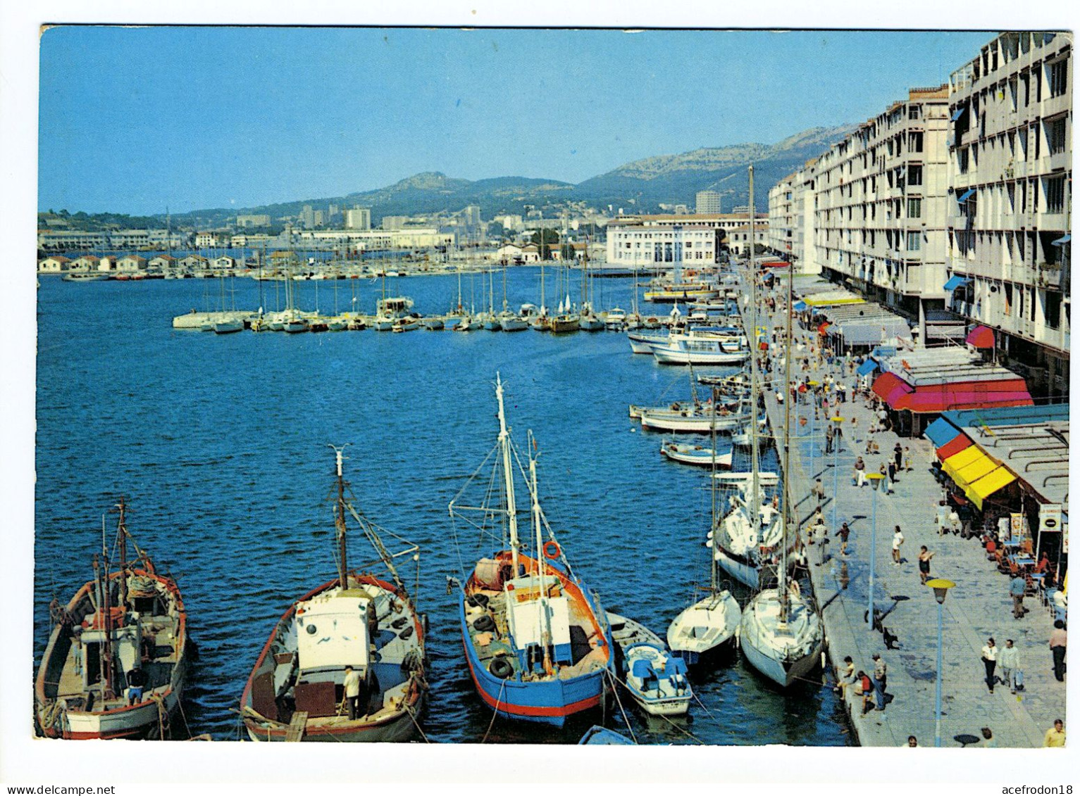 TOULON - Vue Sur Le Port - Toulon