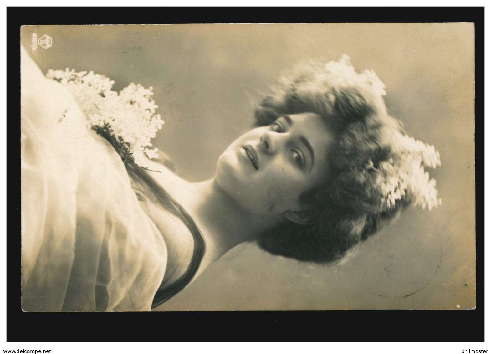 Mode-AK Lächelnde Frau Mit Blumen Im Haar, DELMENHORST 16.5.1911 - Mode