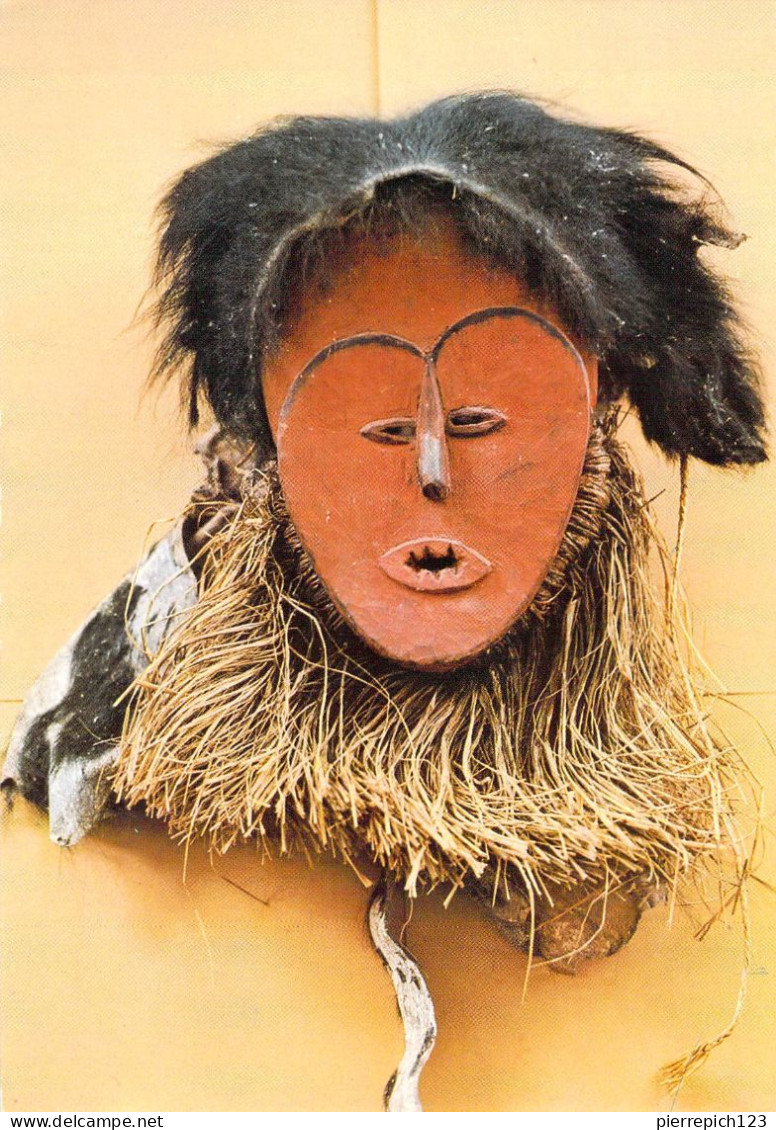 Libreville - Musée Des Arts Et Traditions - Masque Moghondzi Des Mitsogho - Gabun