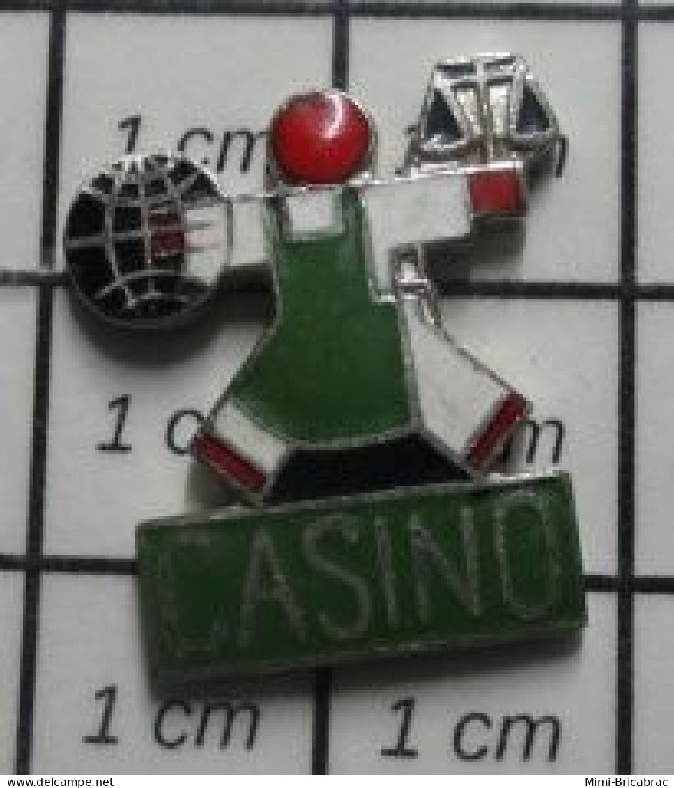 912c Pin's Pins / Beau Et Rare / BOISSONS / MAGASIN CASINO MARCHAND DE VINS BALANCE - Getränke