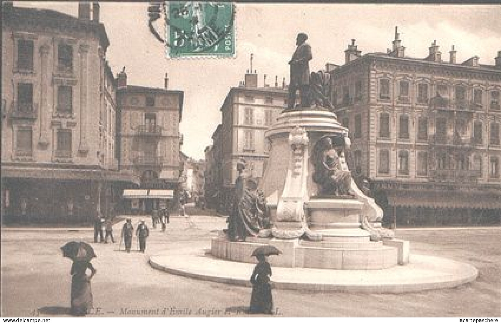 X5849 DROME VALENCE MONUMENT D' EMILE AUGIER ET RUE EMILE AUGIER AVEC LES MAGASINS DE LA PORTE NEUVE A DROITE - Valence