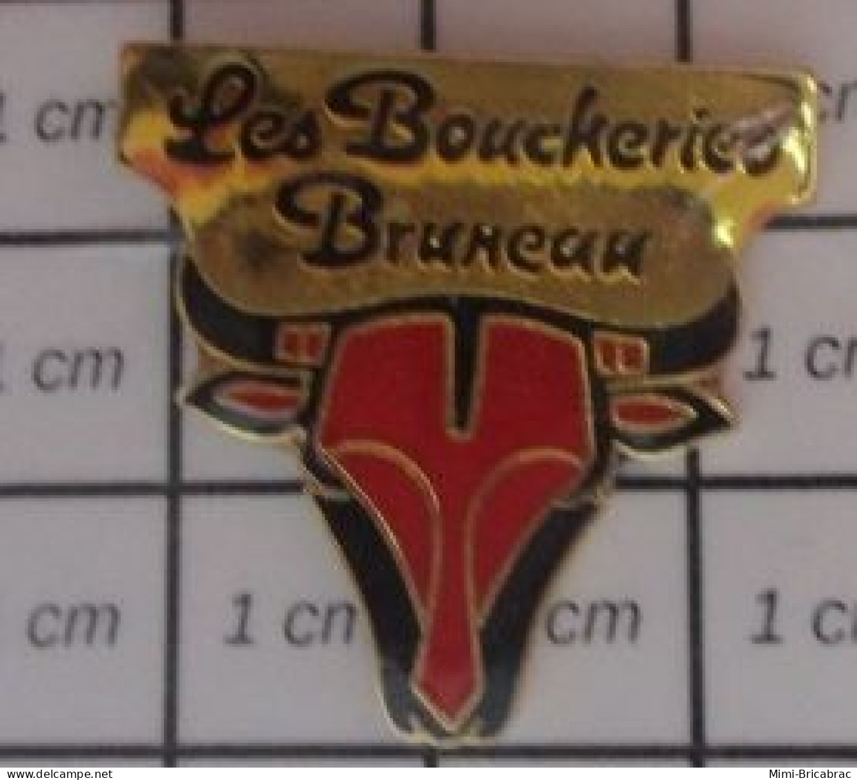 912c Pin's Pins / Beau Et Rare / ANIMAUX / TETE DE VACHE ROUGE LES BOUCHERIES BRUNEAU D'Agen ? - Animaux