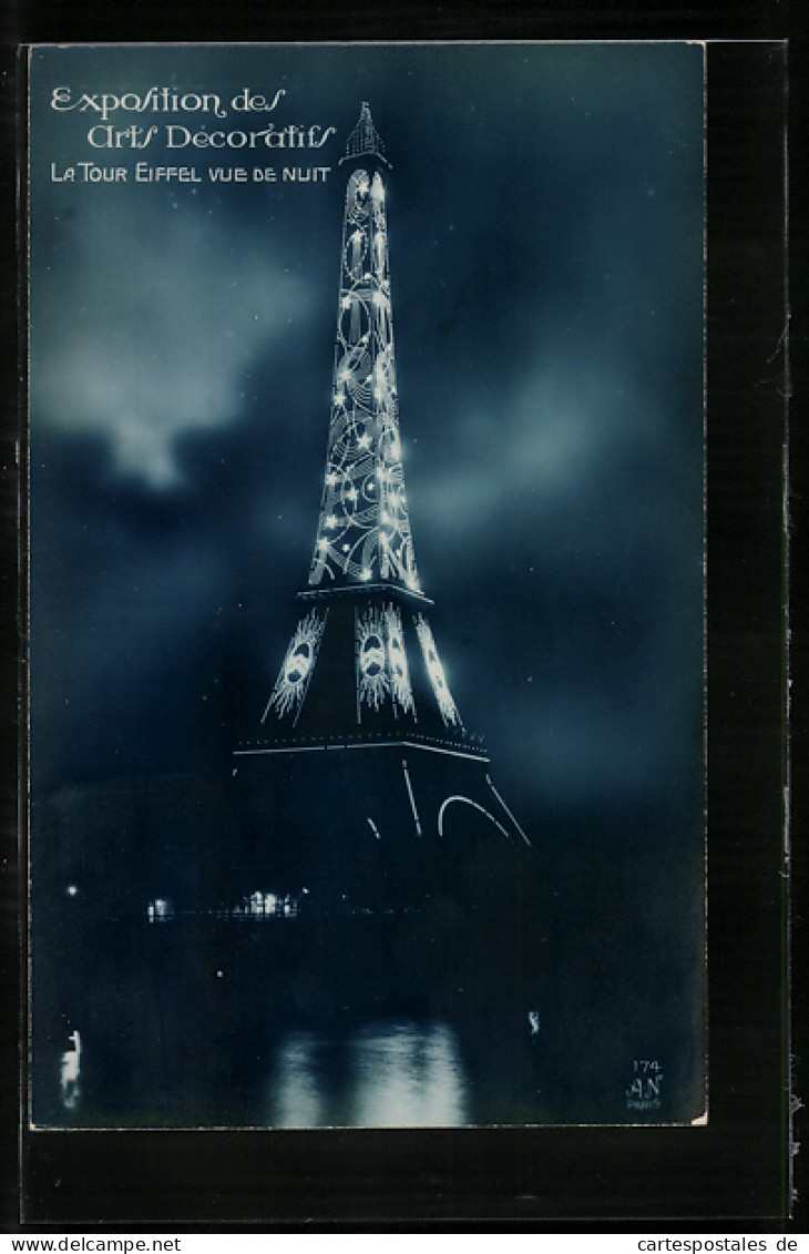 AK Paris, La Tour Eiffel Vue De Nuit, Eiffelturm Bei Nacht  - Autres & Non Classés