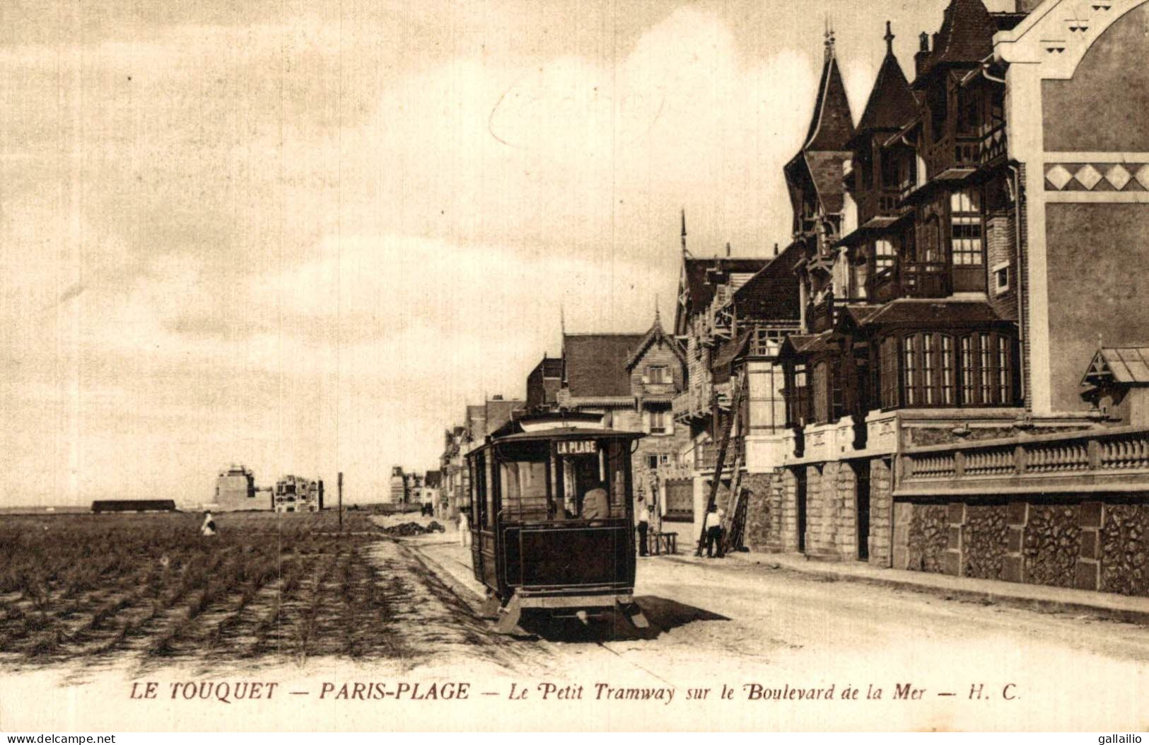 LE TOUQUET LE PETIT TRAMWAY SUR LE BOULEVARD DE LA MER - Le Touquet