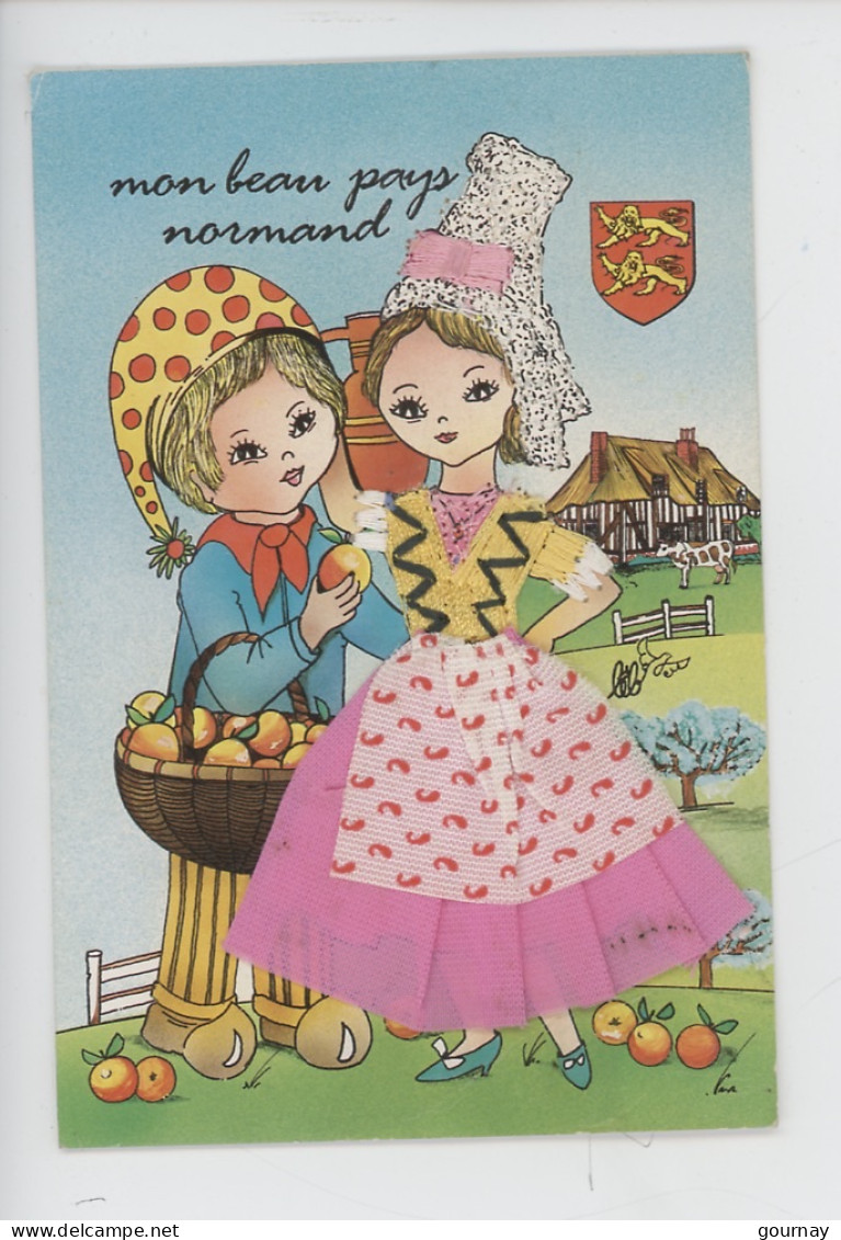 Normandie "Mon Beau Pays Normand" Couple Coiffe Panier Pommes Chaumière, Tissu Brodée Dentelle Folklore France Blason - Borduurwerk