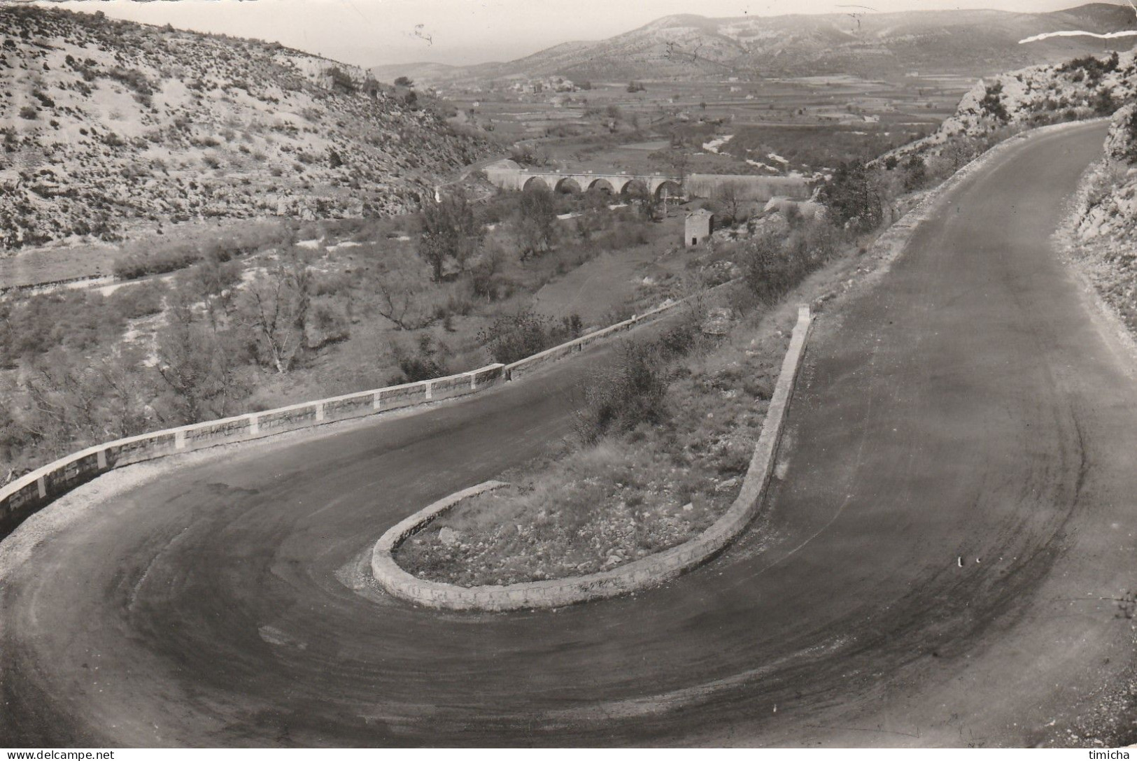 (33)    VALLON - Un Lacet - Vallon Pont D'Arc