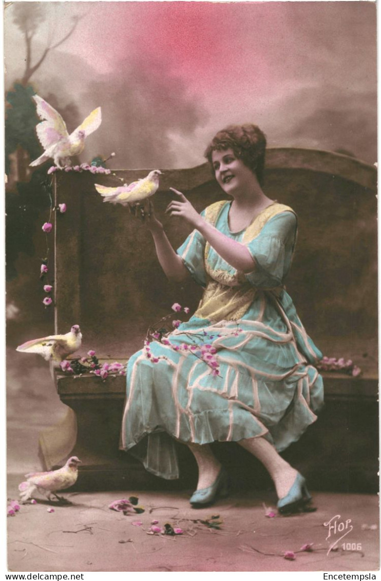CPA Carte Postale  Belgique Fantaisie Une Jeune Femme Avec Des Colombes 1921  VM80698 - Mujeres