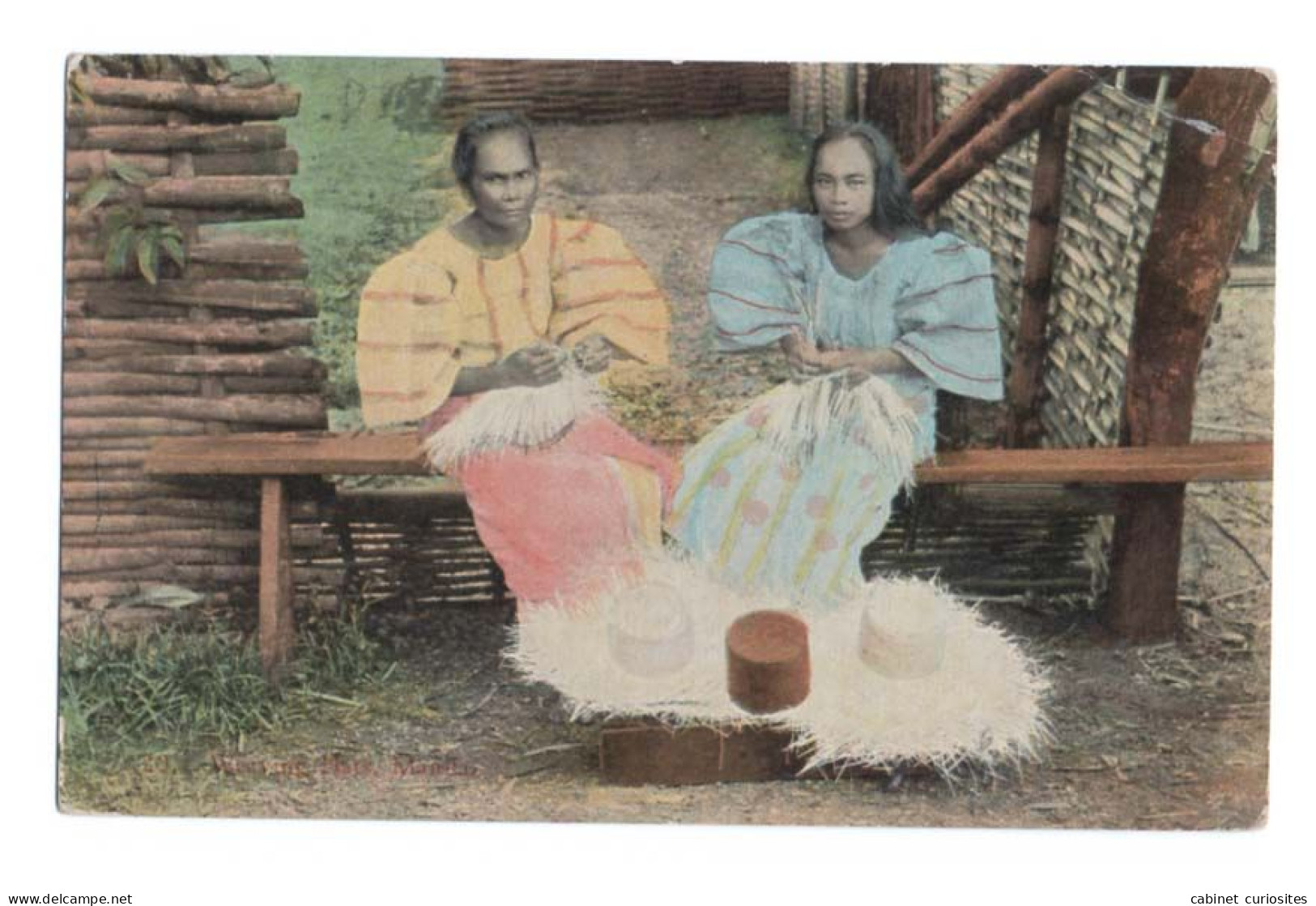 Deux Femmes De Manille, Aux Philippines, Tissent Des Chapeaux - Gros Plan - Colorisée - Animée - Légende En Bas à Gauche - Philippines