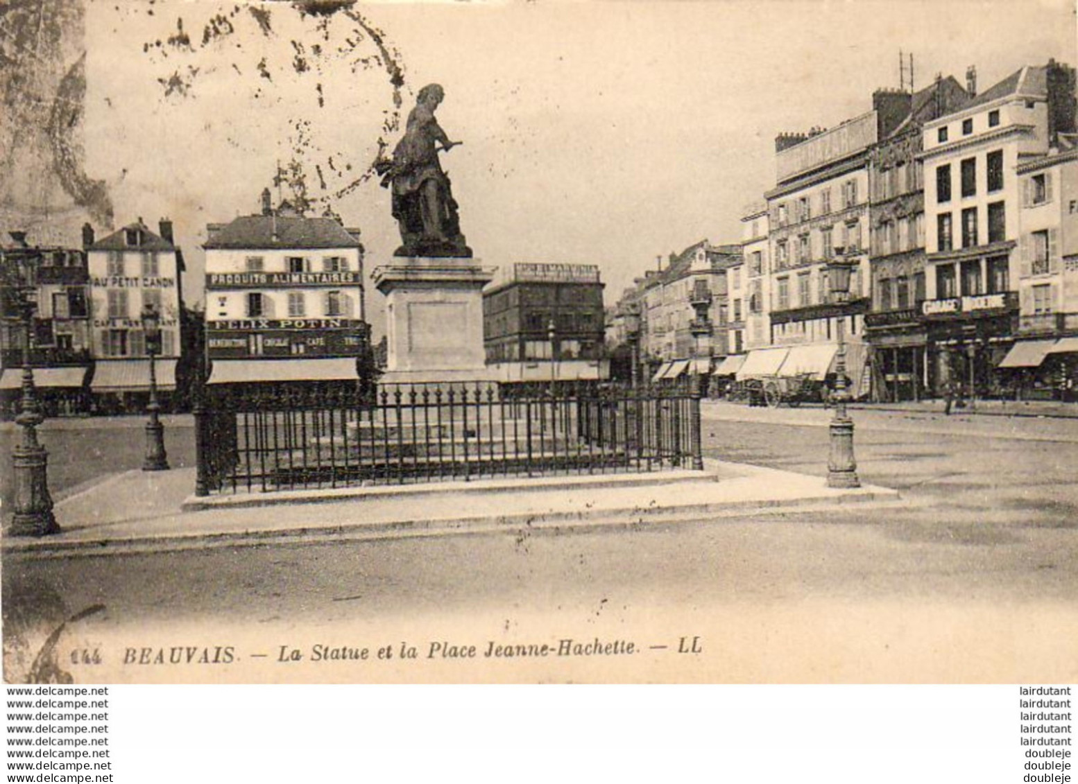 D60  BEAUVAIS  La Statue Et La Place Jeanne- Hachette  ..... - Beauvais