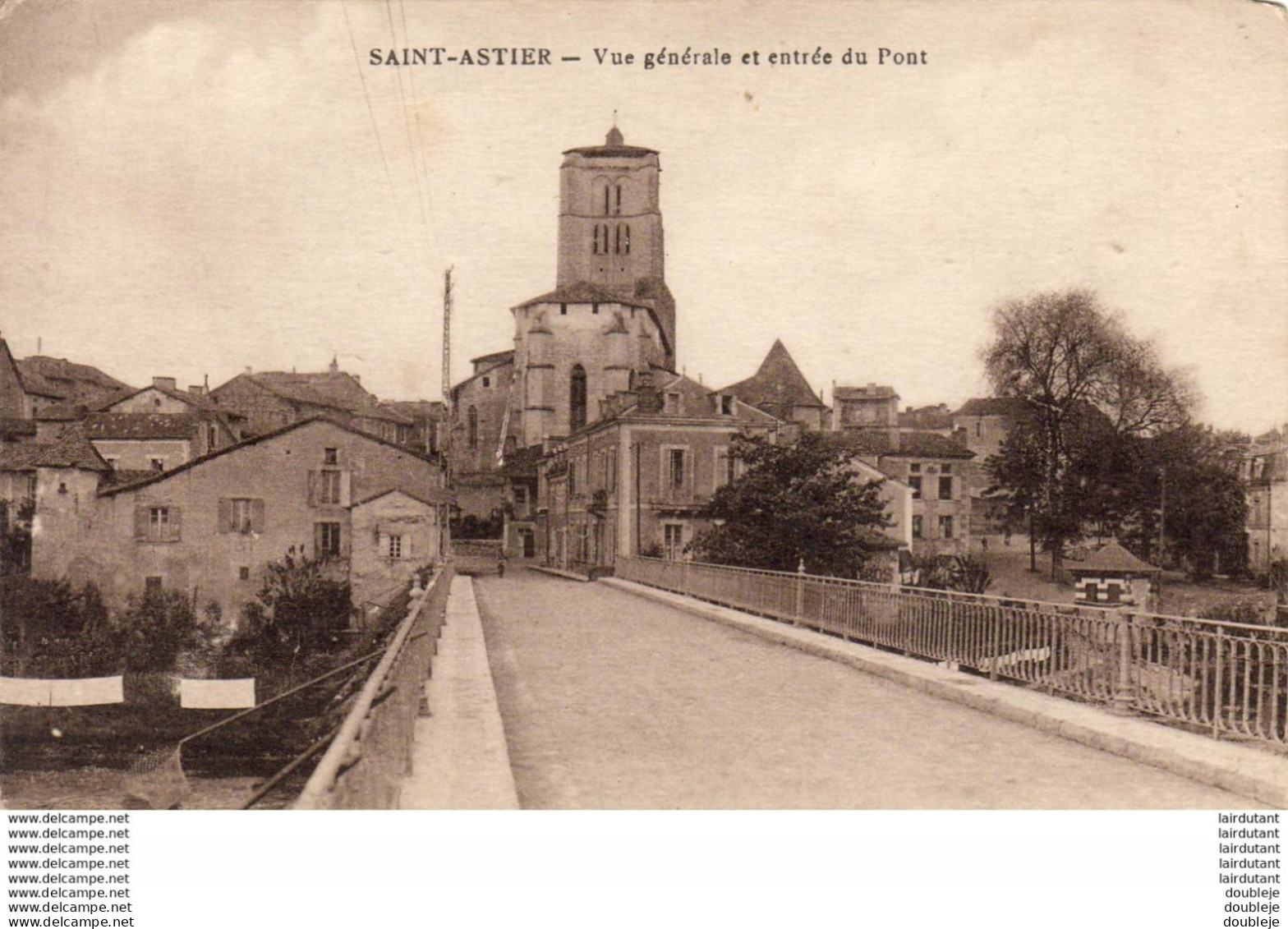 D24  SAINT ASTIER  Vue Générale Et Entrée Du Pont - Altri & Non Classificati