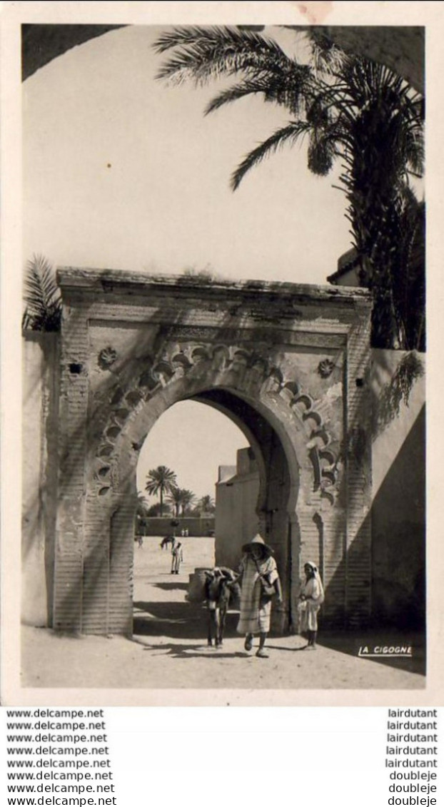 MAROC  MARRAKECH  Une Porte  ..... - Marrakesh