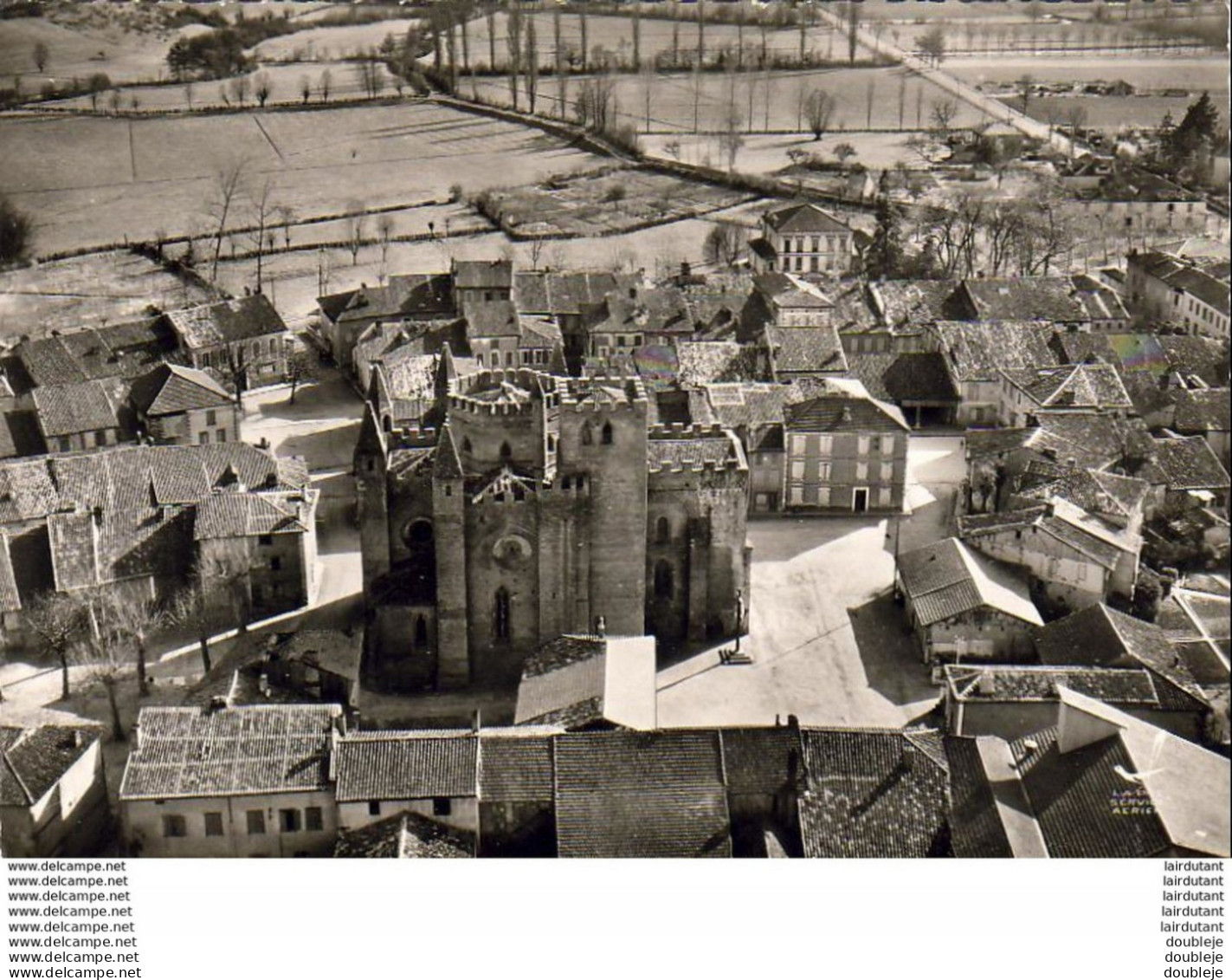 D32  SIMORRE  Eglise Fortifiée Du XIV° Siècle  ..... ( Ref H1195 ) - Autres & Non Classés