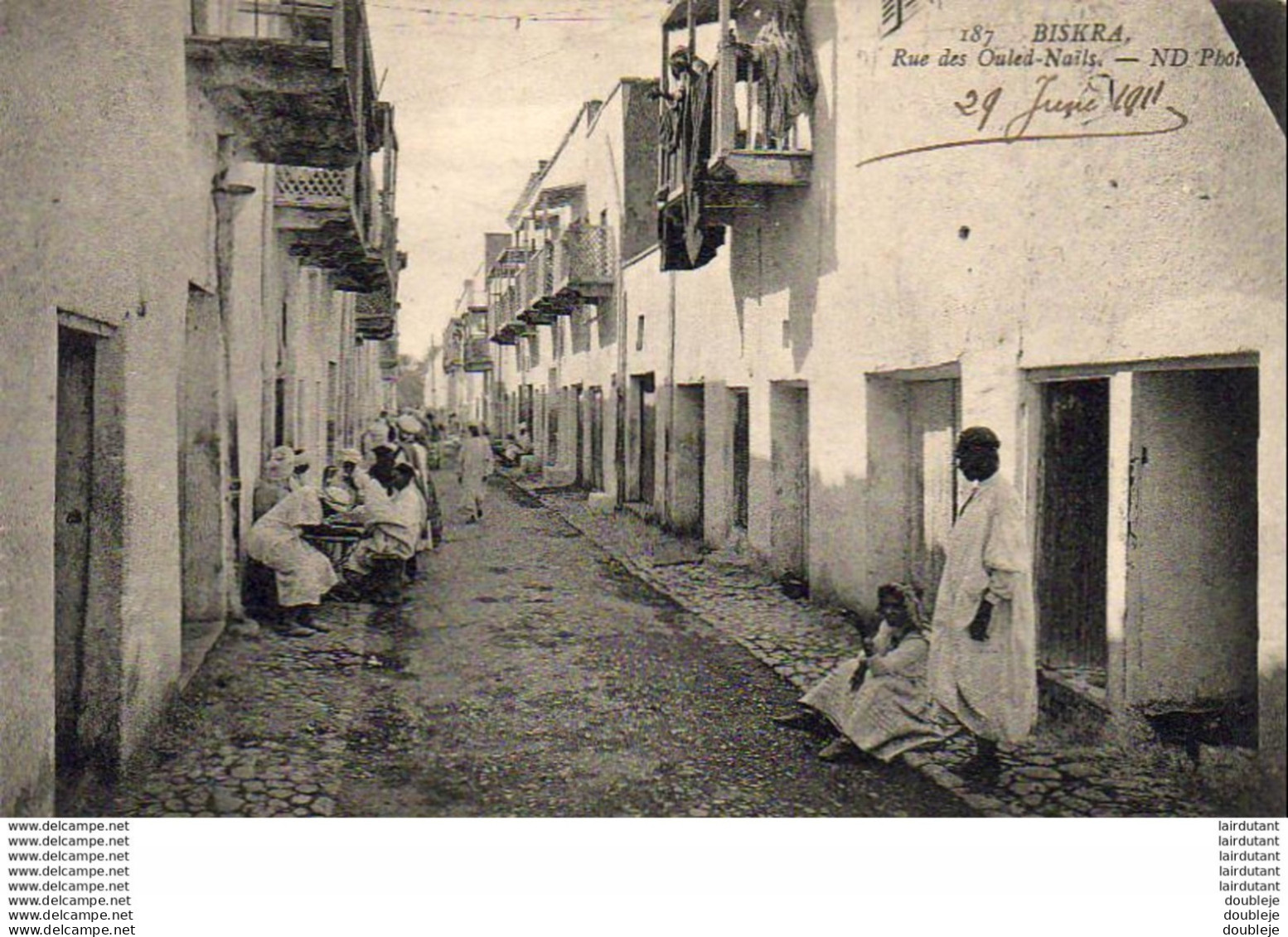 ALGERIE  BISKRA  Rue Des Ouled- Naïls  ..... ( Ref H1793 ) - Biskra