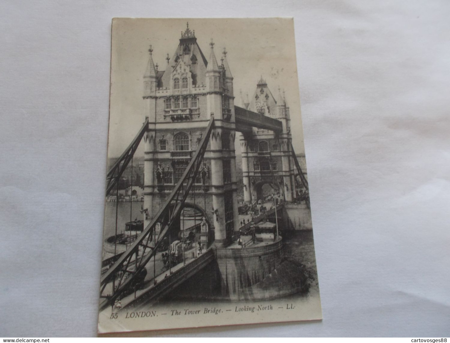 LONDON ( ANGLETERRE  ENGALND ) THE TOWER BRIDGE LOOKING NORTH TRES ANIMEES NOMBREUX ATTELAGES 1911 - Autres & Non Classés