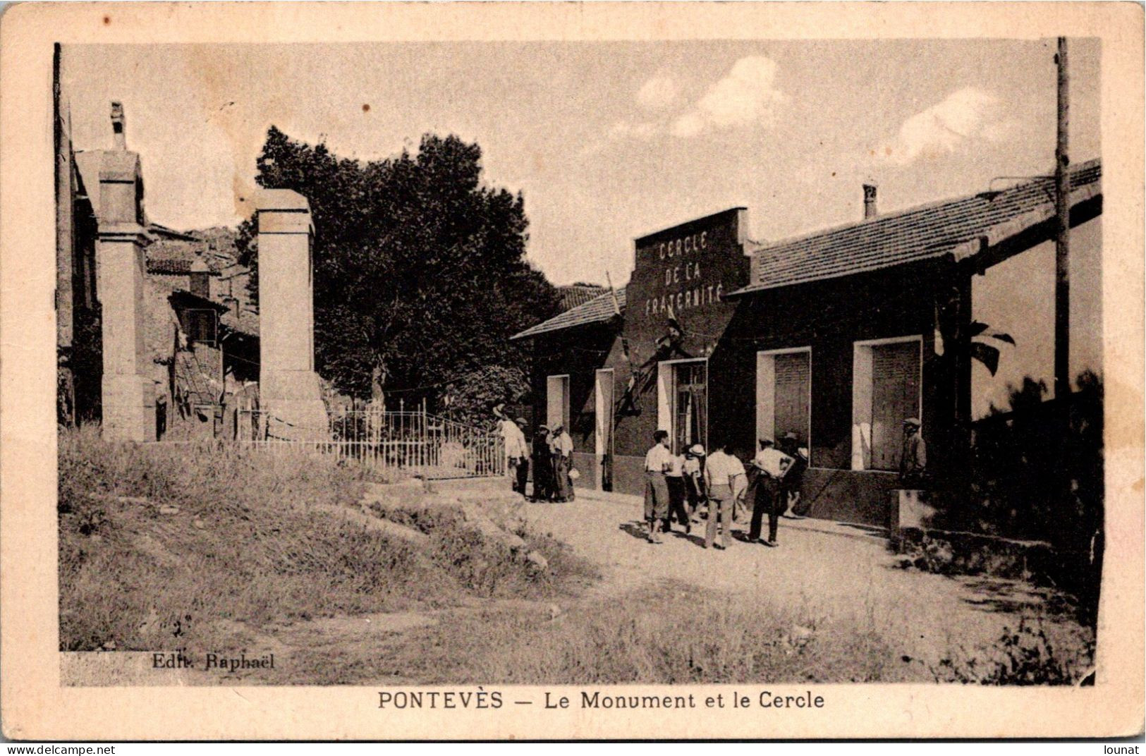 83 PONTEVES - Le Monument Et Le Cercle - Autres & Non Classés