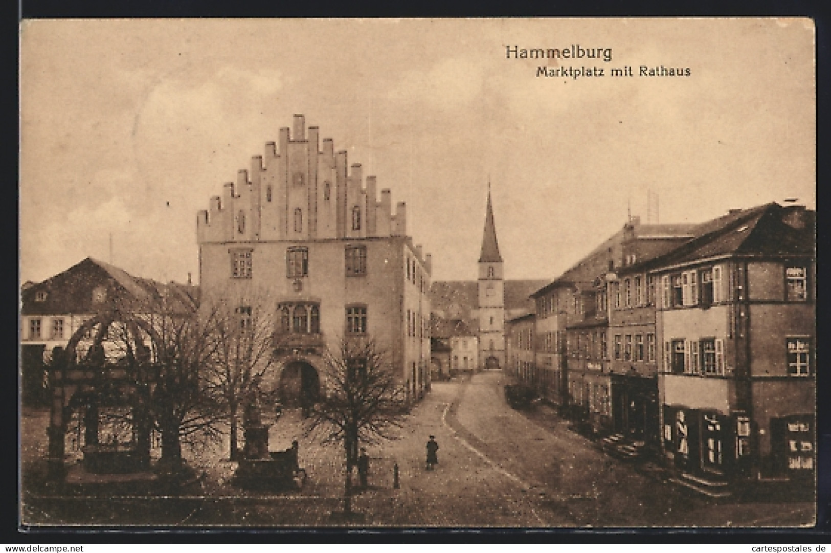 AK Hammelburg, Marktplatz Mit Rathaus U. Denkmal Aus Der Vogelschau  - Hammelburg