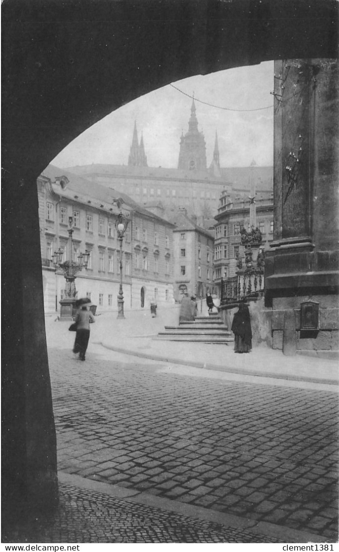 Tchequie Czechia Alt Prag Prague Praha Kleinseitner Ring Blick Aus Lauben Gegen Die Konigl Burg - República Checa