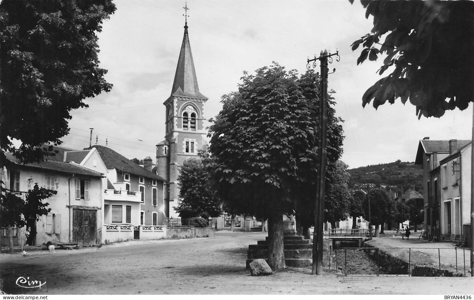 03 - MARIOL  - CENTRE Du BOURG - EGLISE - Other & Unclassified