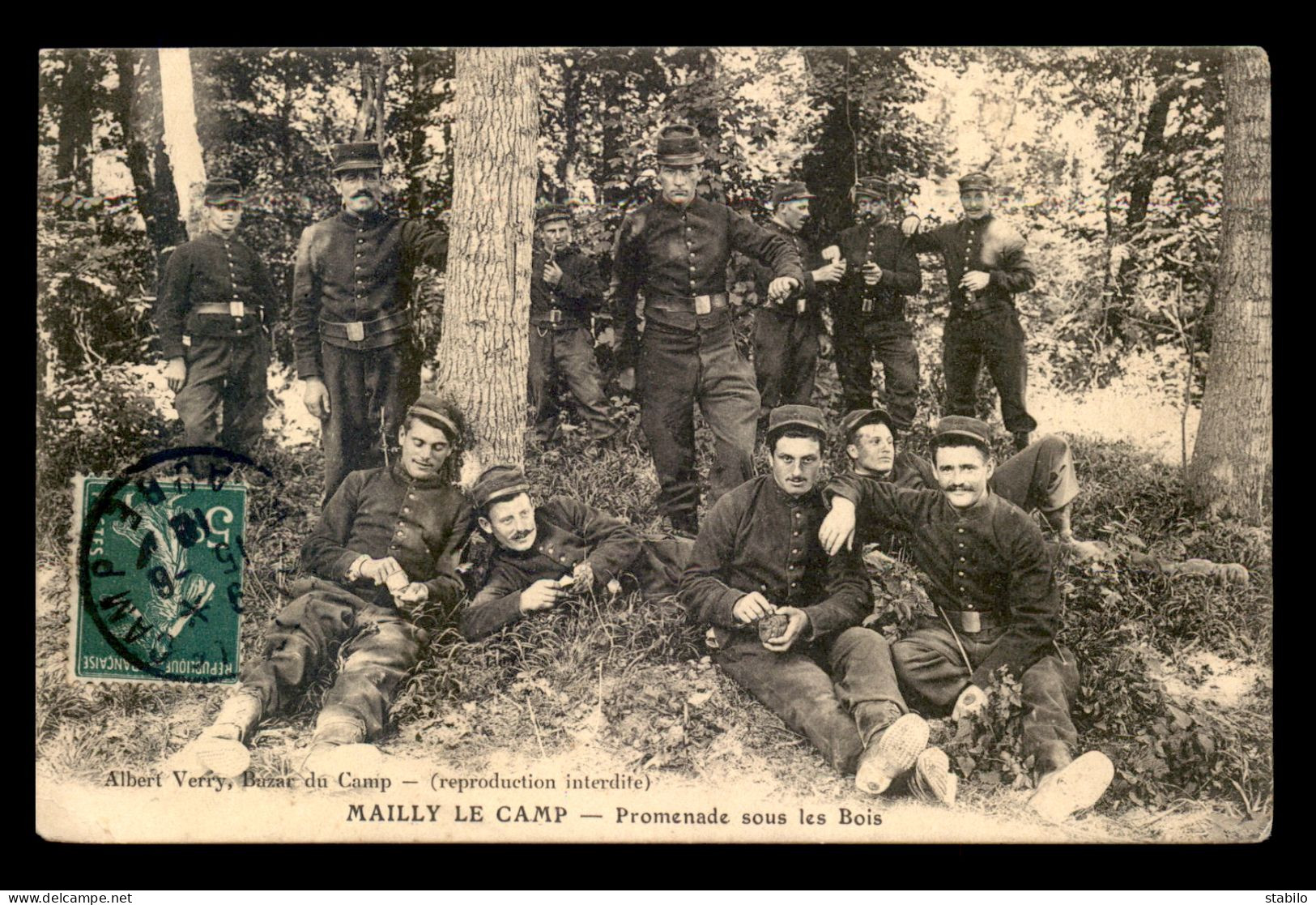 10 - CAMP DE MAILLY - MILITAIRES - PROMENADE SOUS LES BOIS - Mailly-le-Camp