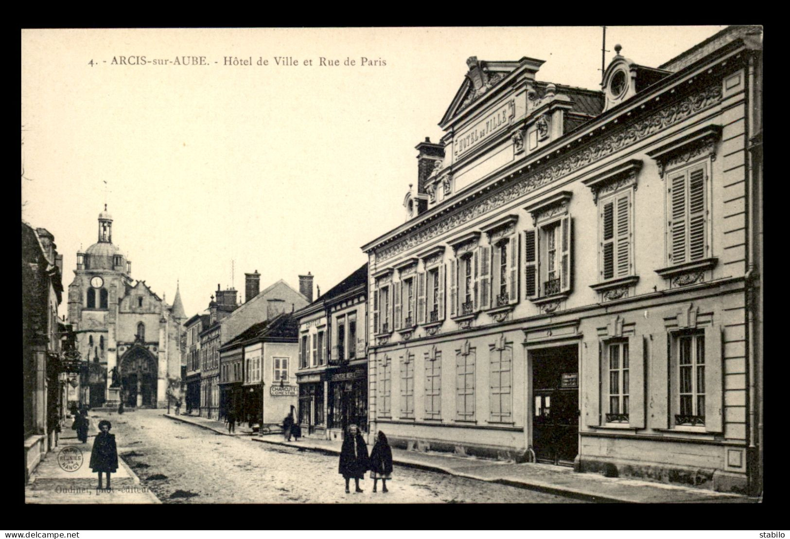 10 - ARCIS-SUR-AUBE - HOTEL DE VILLE ET RUE DE PARIS - Arcis Sur Aube