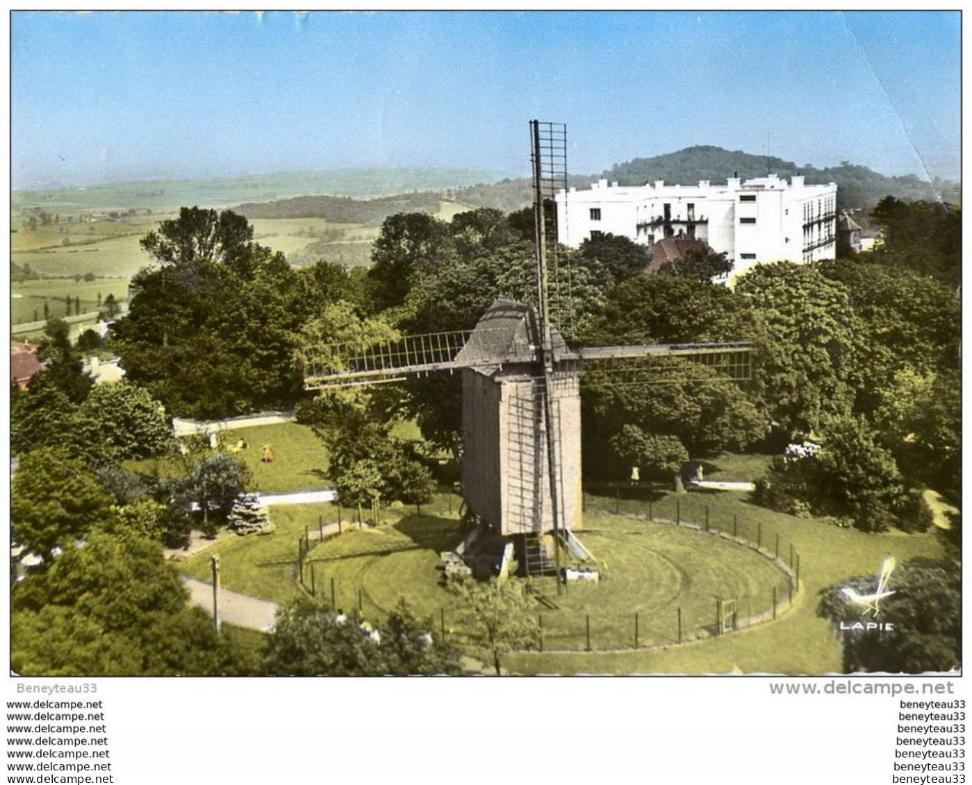 CPSM (Réf :I642) En Avion Au-dessus De MONT-CASSEL (NORD 59) Le Moulin (animée) - Autres & Non Classés