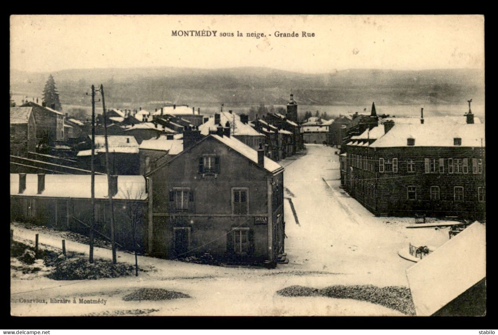 55 - MONTMEDY - GRANDE RUE SOUS LA NEIGE - EDITEUR COURVOUX - Montmedy