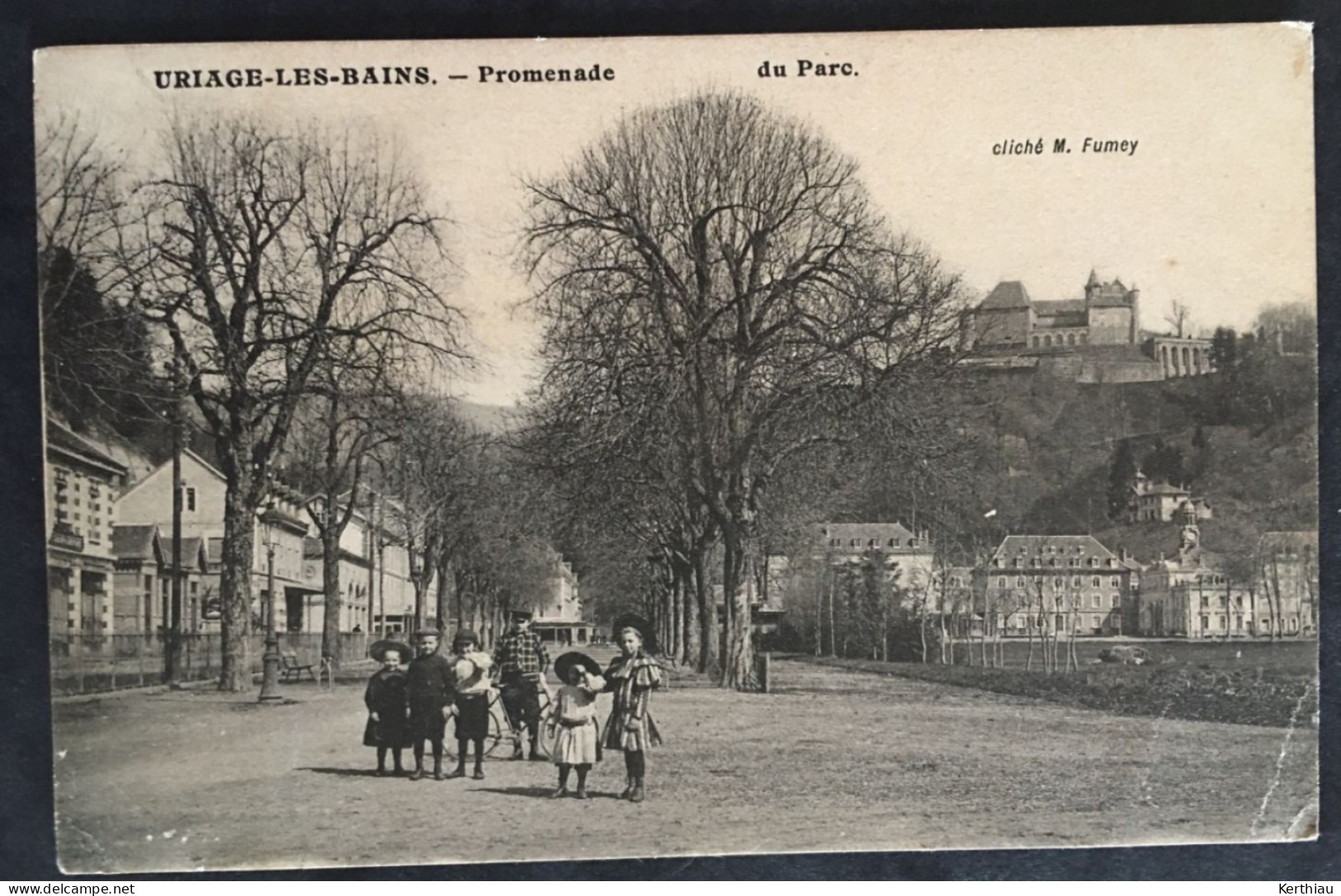 Uriage-les-bains - Promenade Du Parc. ANIMEE. Circulée 1915 - Uriage