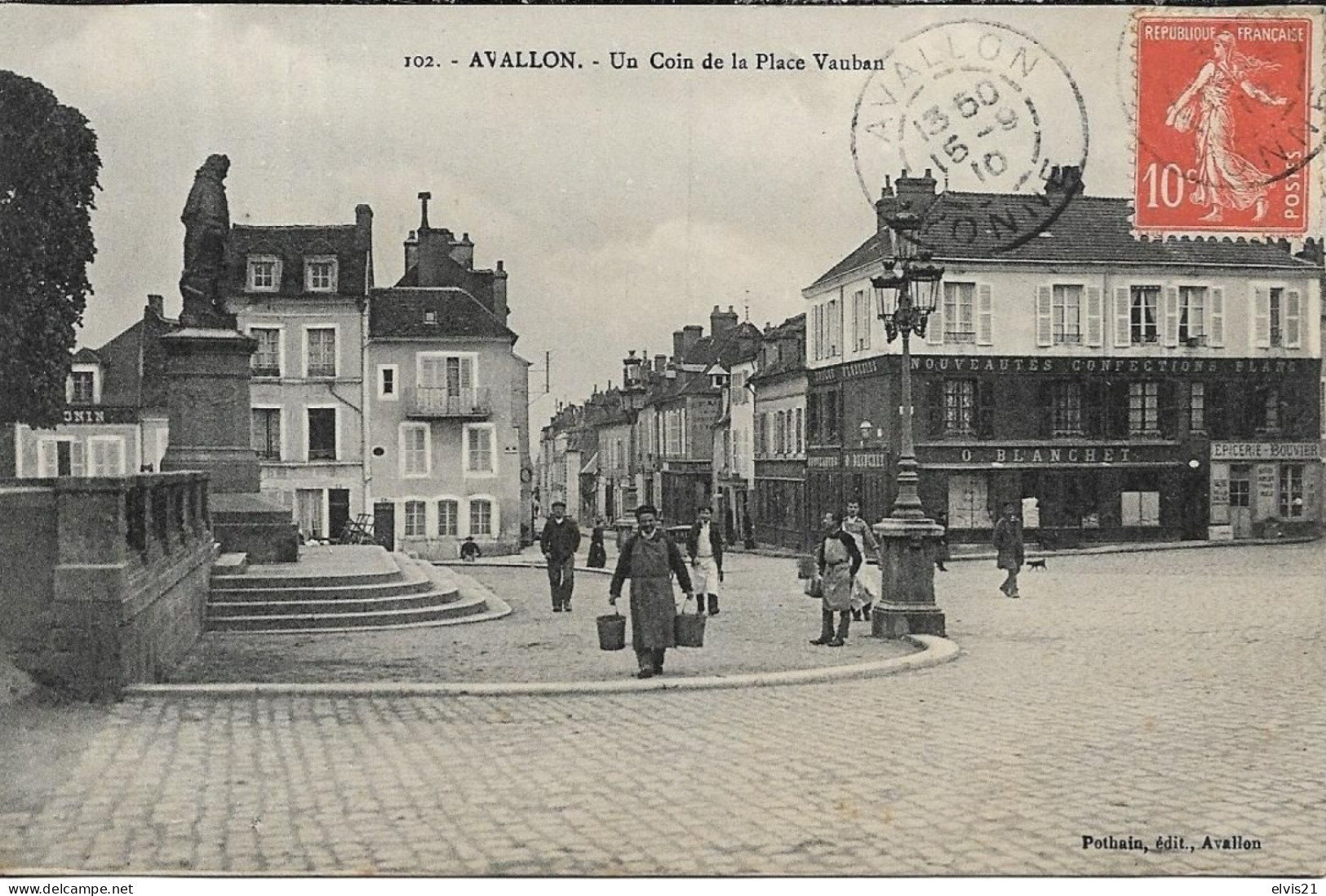 AVALLON Un Coin De La Place Vauban - Avallon