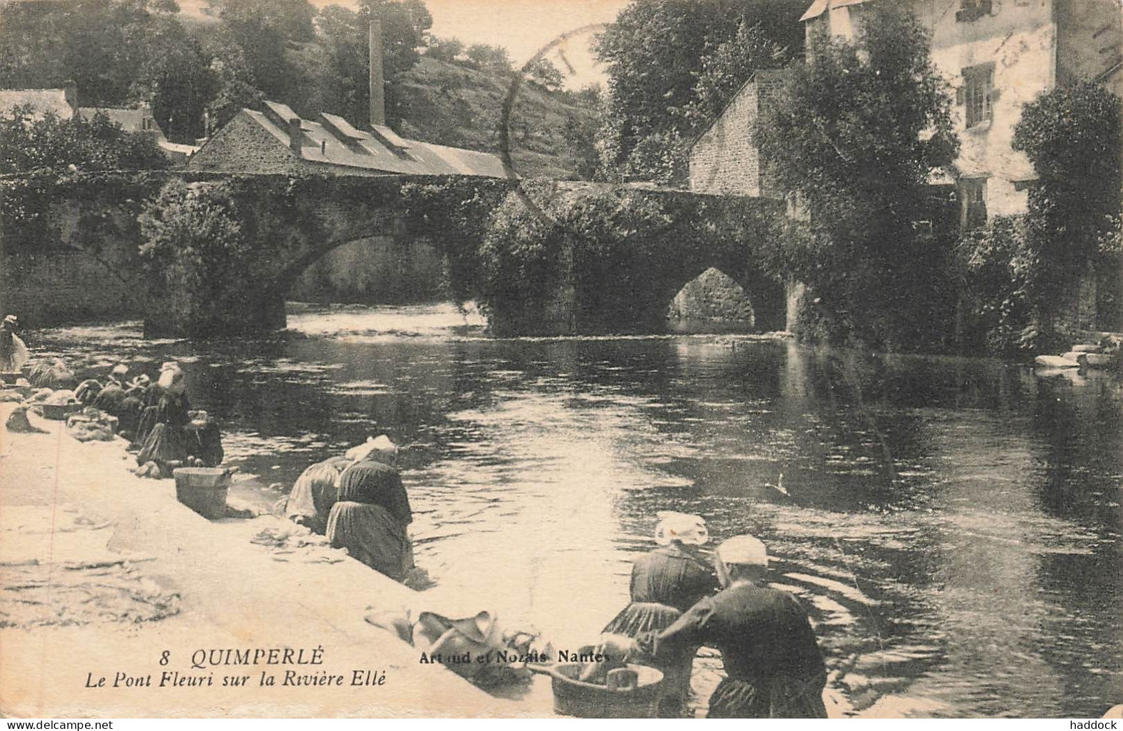 QUIMPERLE : LE PONT FLEURI SUR LA RIVIERE ELLE - Quimperlé