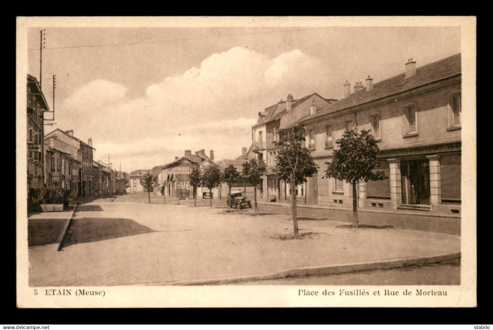 55 - ETAIN - PLACE DES FUSILLES ET RUE DE MORTEAU - EDITEUR NOEL - Etain