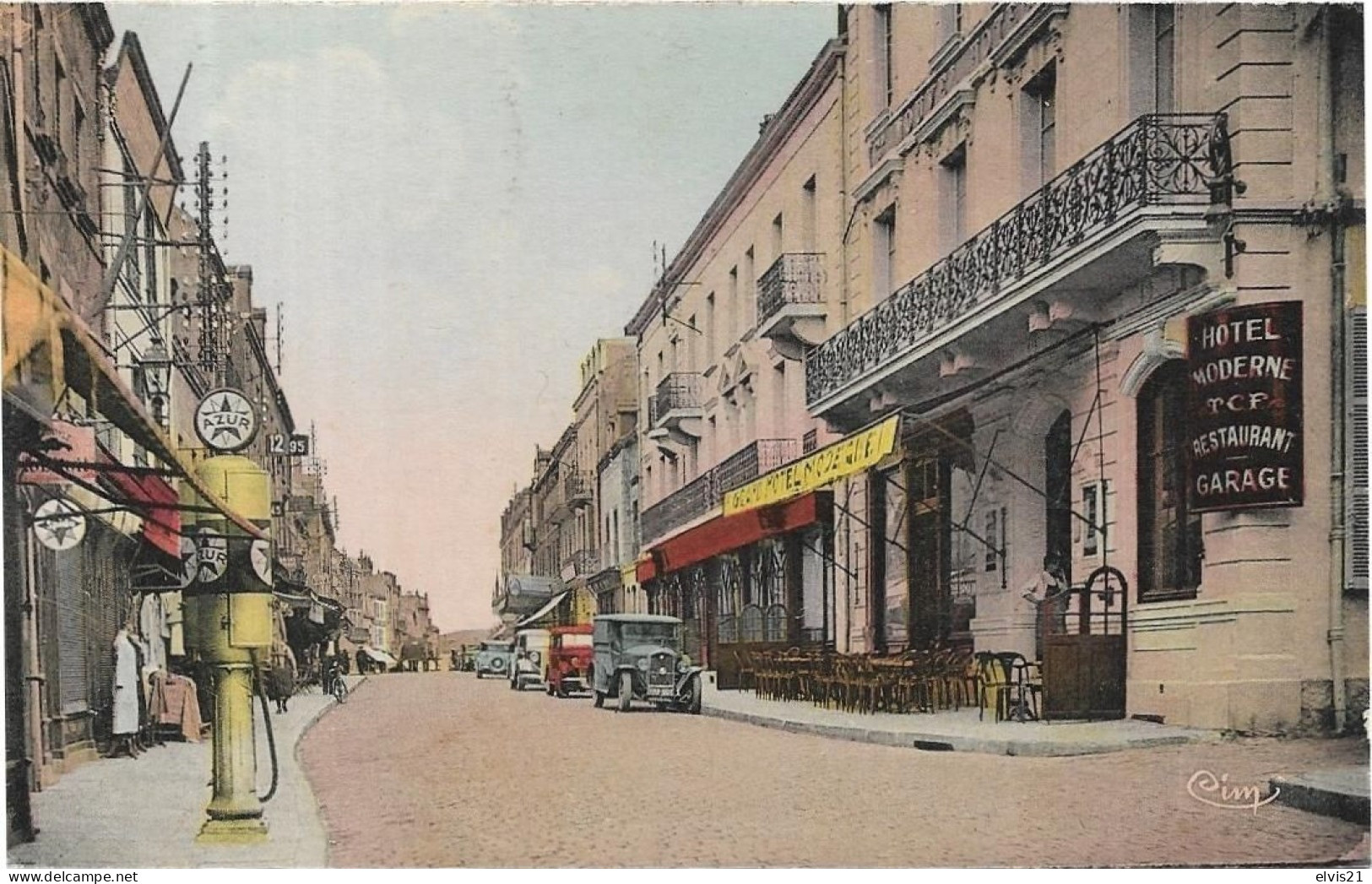 LE CREUSOT Rue Jean Jaurès. Pompe à Essence - Le Creusot