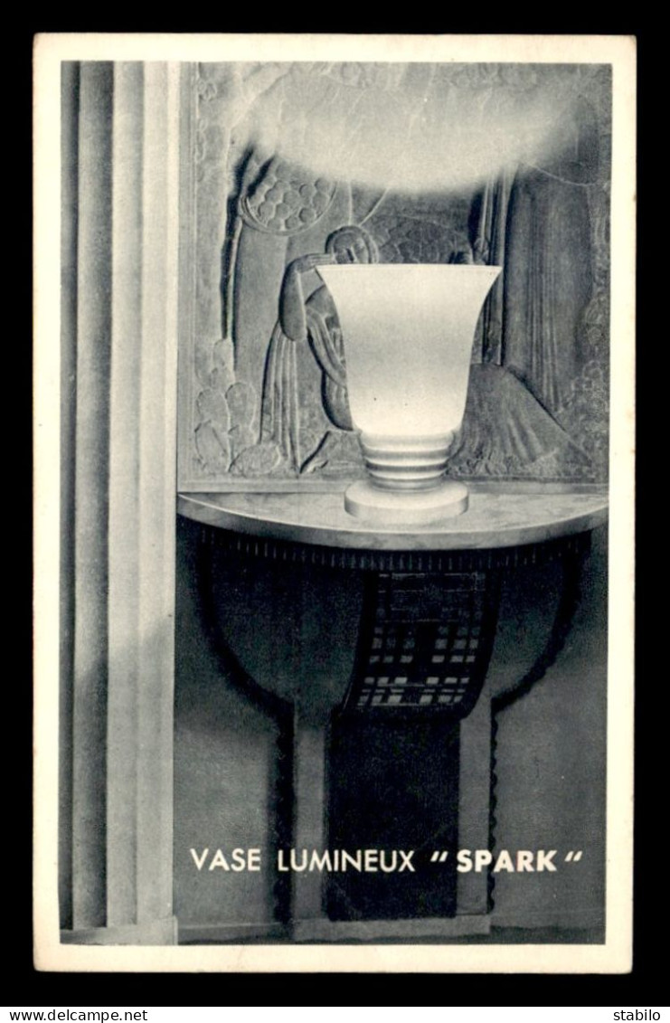 75 - PARIS 2EME - CARTE DE SERVICE DES ETS CLAUDE-PAZ ET SILVA, 55 RUE STE-ANNE - VASE LUMINEUX SPARK - ART DECO - Arrondissement: 02