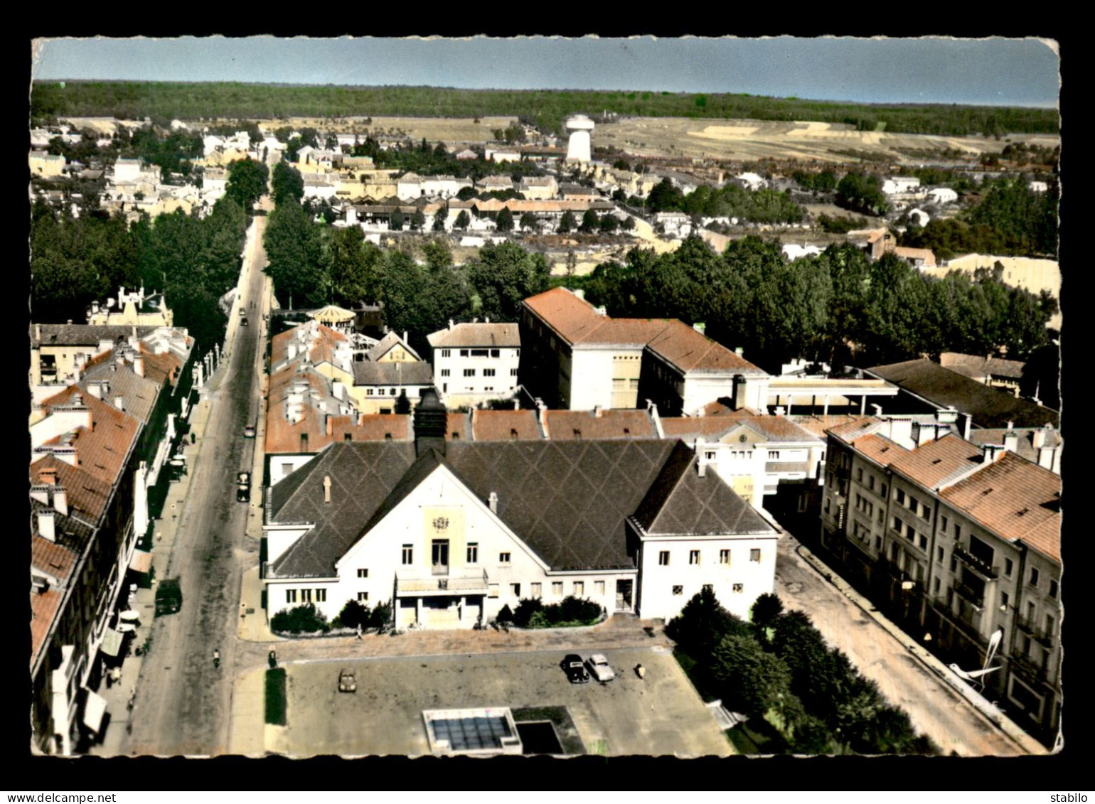 88 - CHARMES-SUR-MOSELLE - VUE AERIENNE -  LA PLACE HENRI BRETON ET RUE MARCEL GOULETTE - Charmes