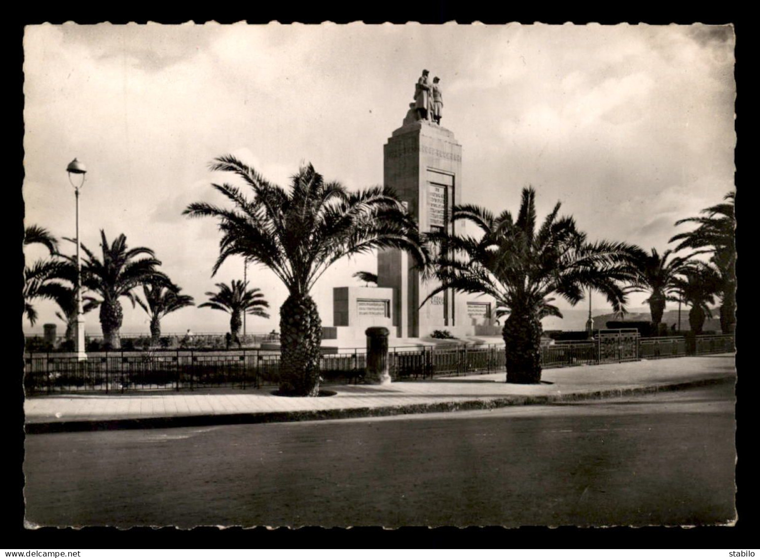 ALGERIE - ORAN - LE MONUMENT AUX MORTS - Oran