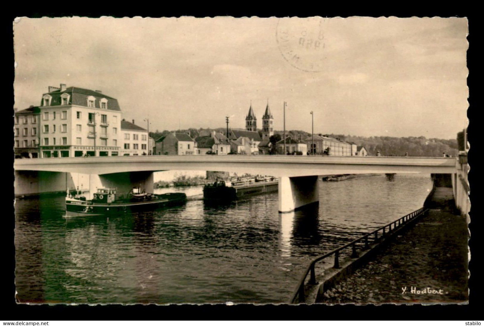 PENICHES - MELUN - REMORQUEUR "PIVERT" - Houseboats