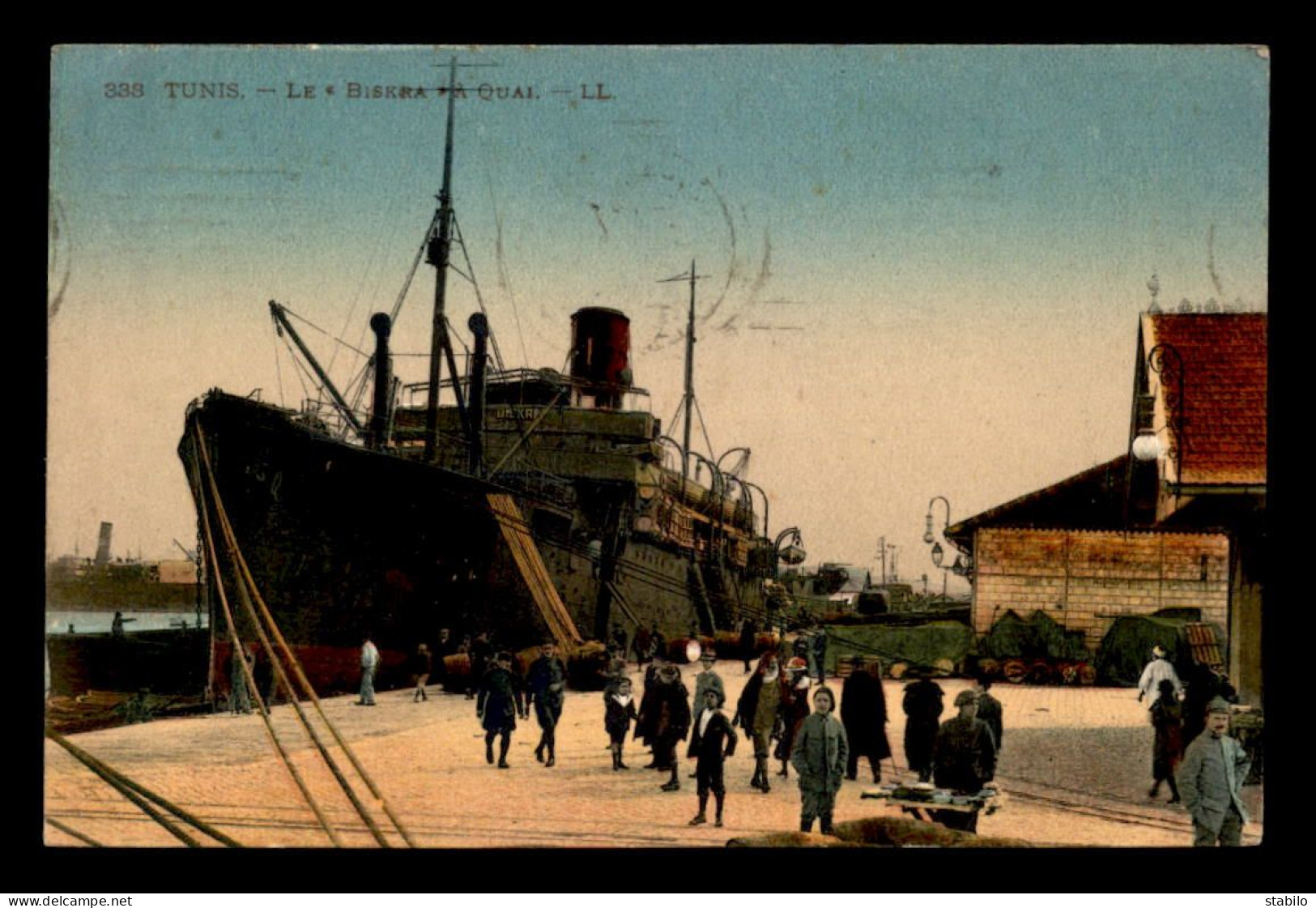 BATEAUX - PAQUEBOT - TUNIS - LE BISKRA A QUAI - Dampfer