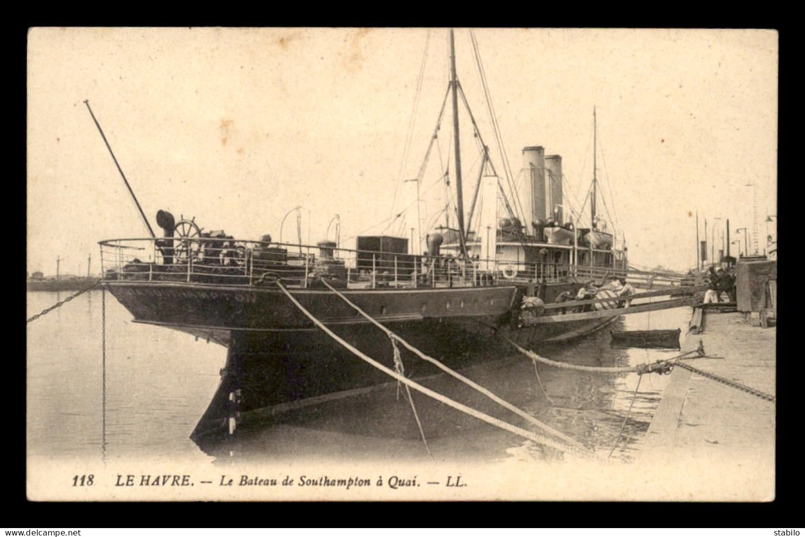 PAQUEBOT - LE BATEAU DE SOUTHAMPTON A QUAI AU PORT DU HAVRE - Steamers