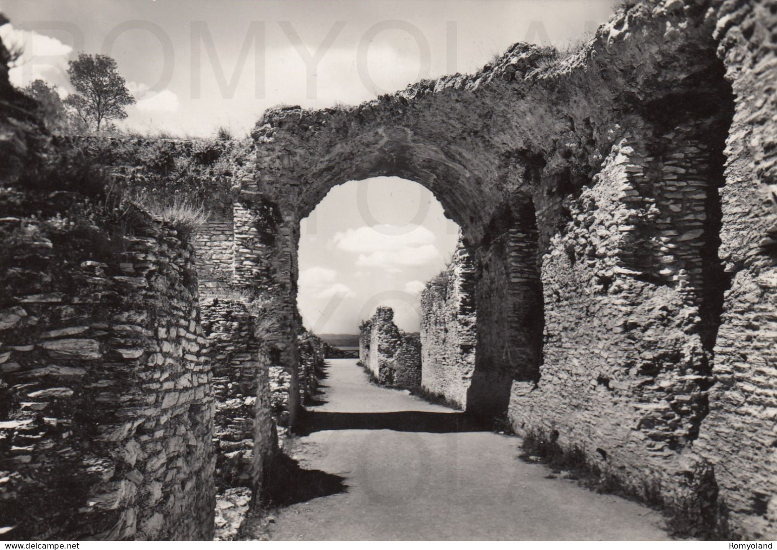 CARTOLINA  C13 SIRMIONE,BRESCIA,LOMBARDIA-ZONA ARCHEOLOGICA DELLE GROTTE DI CATULLO IL "LUNGO CORRIDOIO"-NON VIAGGIATA - Brescia