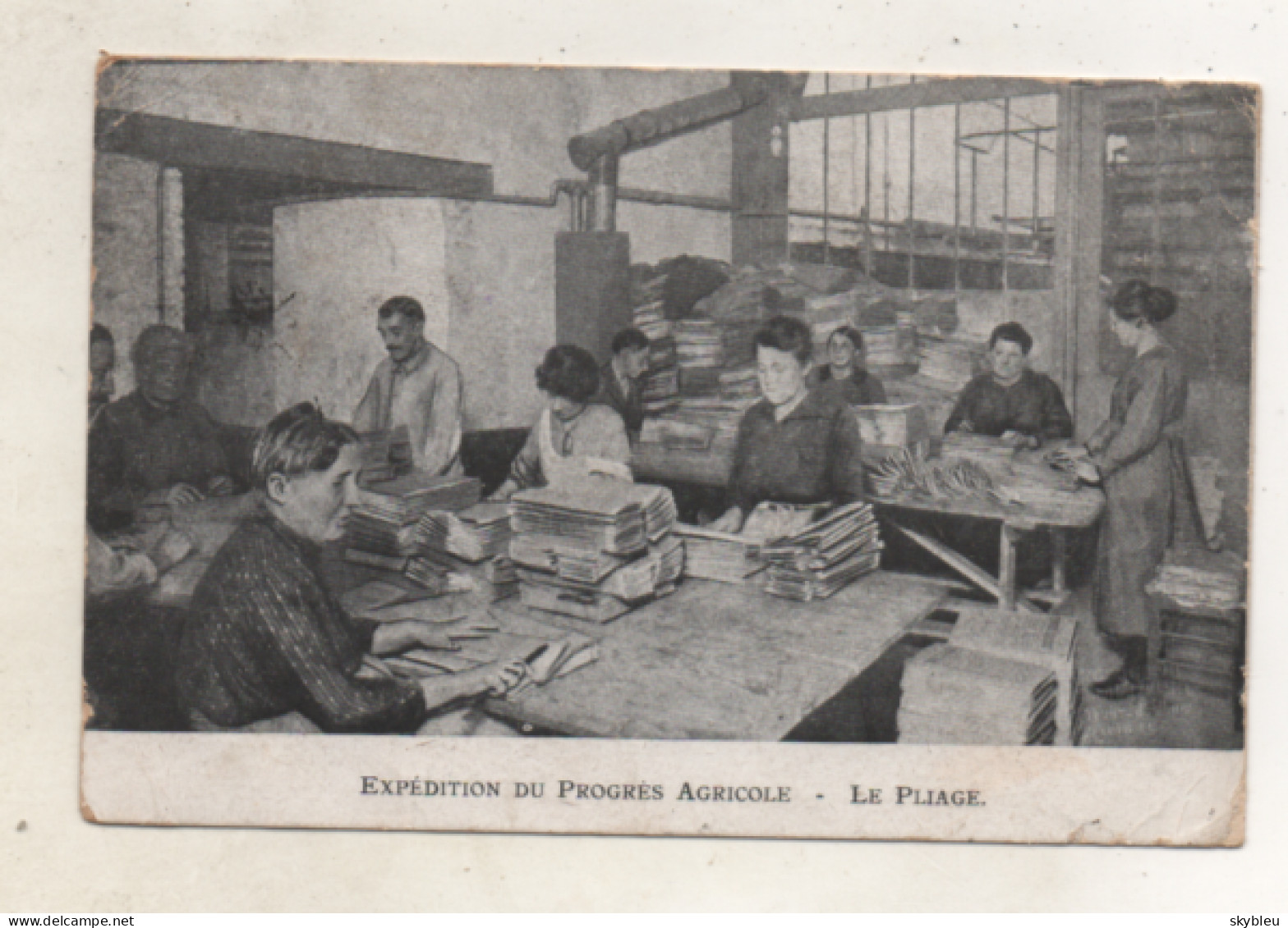 CPA - AMIENS - Salle De Pliage De L'expédition Du Journal Progrès Agricole -  1928 - Au Verso Information - - Autres & Non Classés