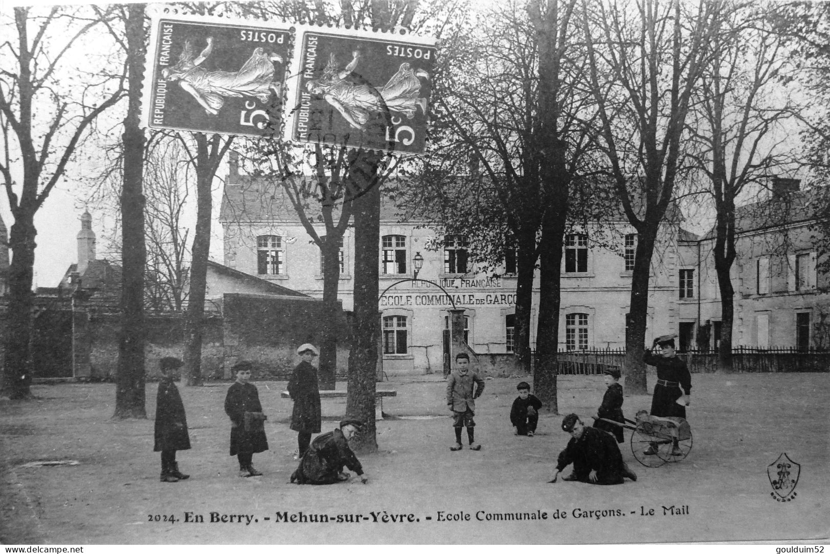 Ecole Comnunale De Garçons, Le Mail - Mehun-sur-Yèvre