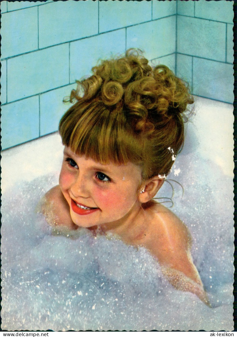 Menschen Soziales Leben & Kinder: Kind Mädchen I.d. Badewanne Baden 1970 - Portraits