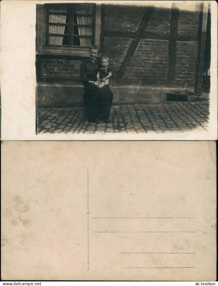 Ansichtskarte  Menschen / Soziales Leben - Frau Mit Kind Vor Fachwerkhaus 1913 - Personnages